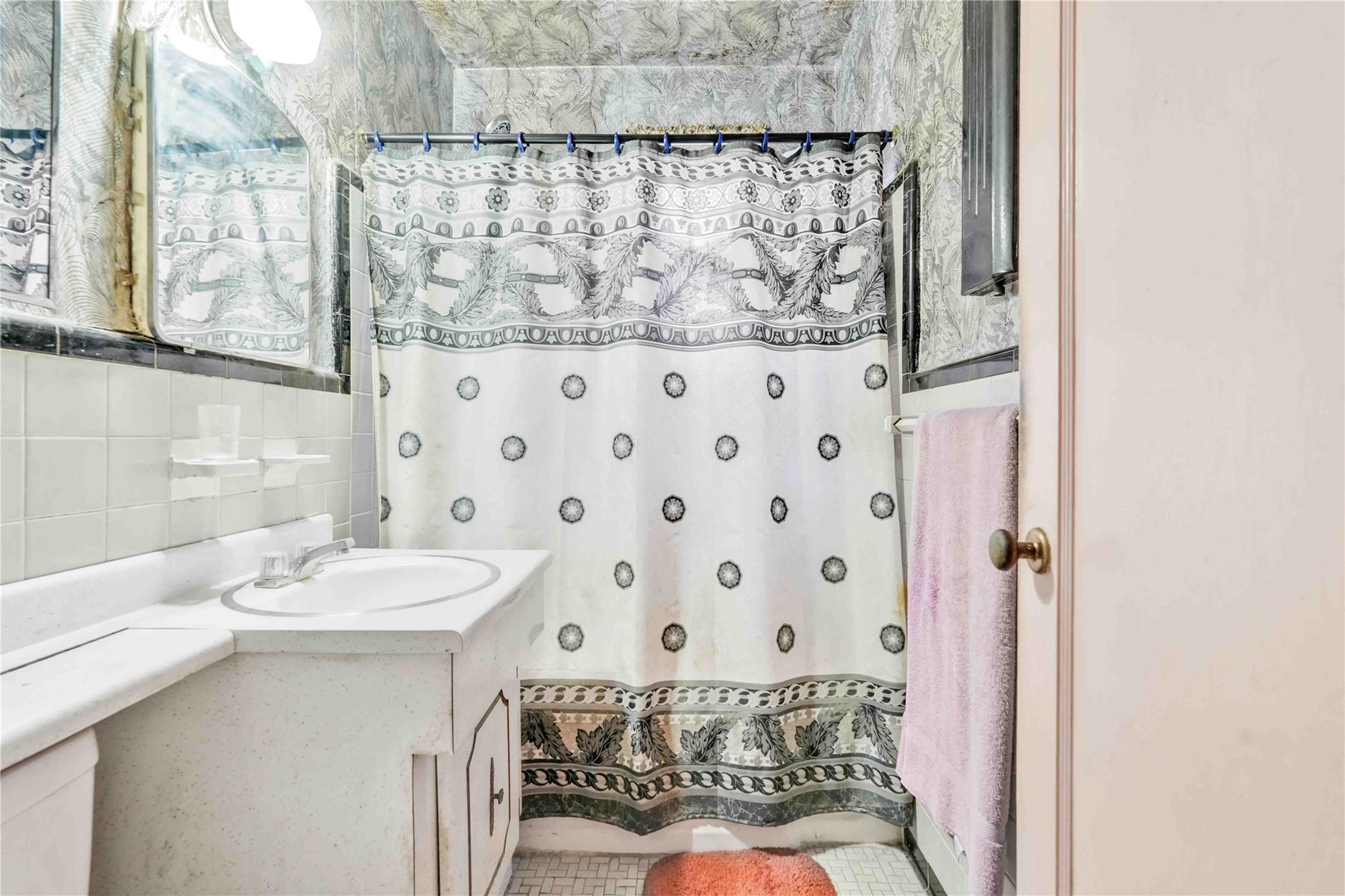 26-20 141st Street # 2G, Flushing, NY 11354