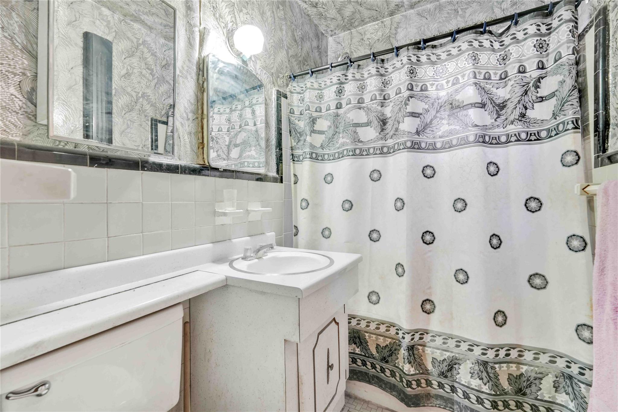 26-20 141st Street # 2G, Flushing, NY 11354