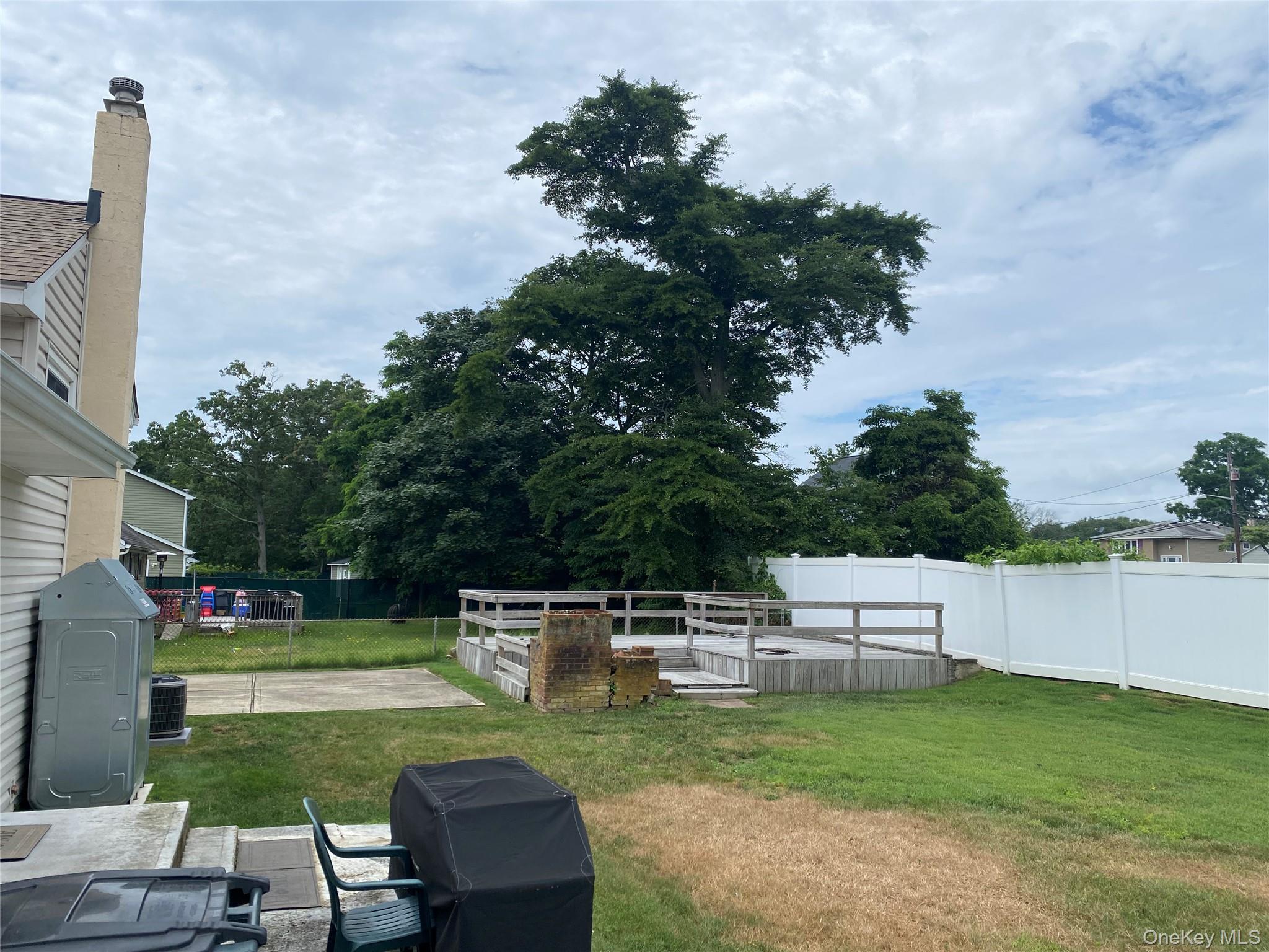 4 Meadow Drive, Bay Shore, NY 11706