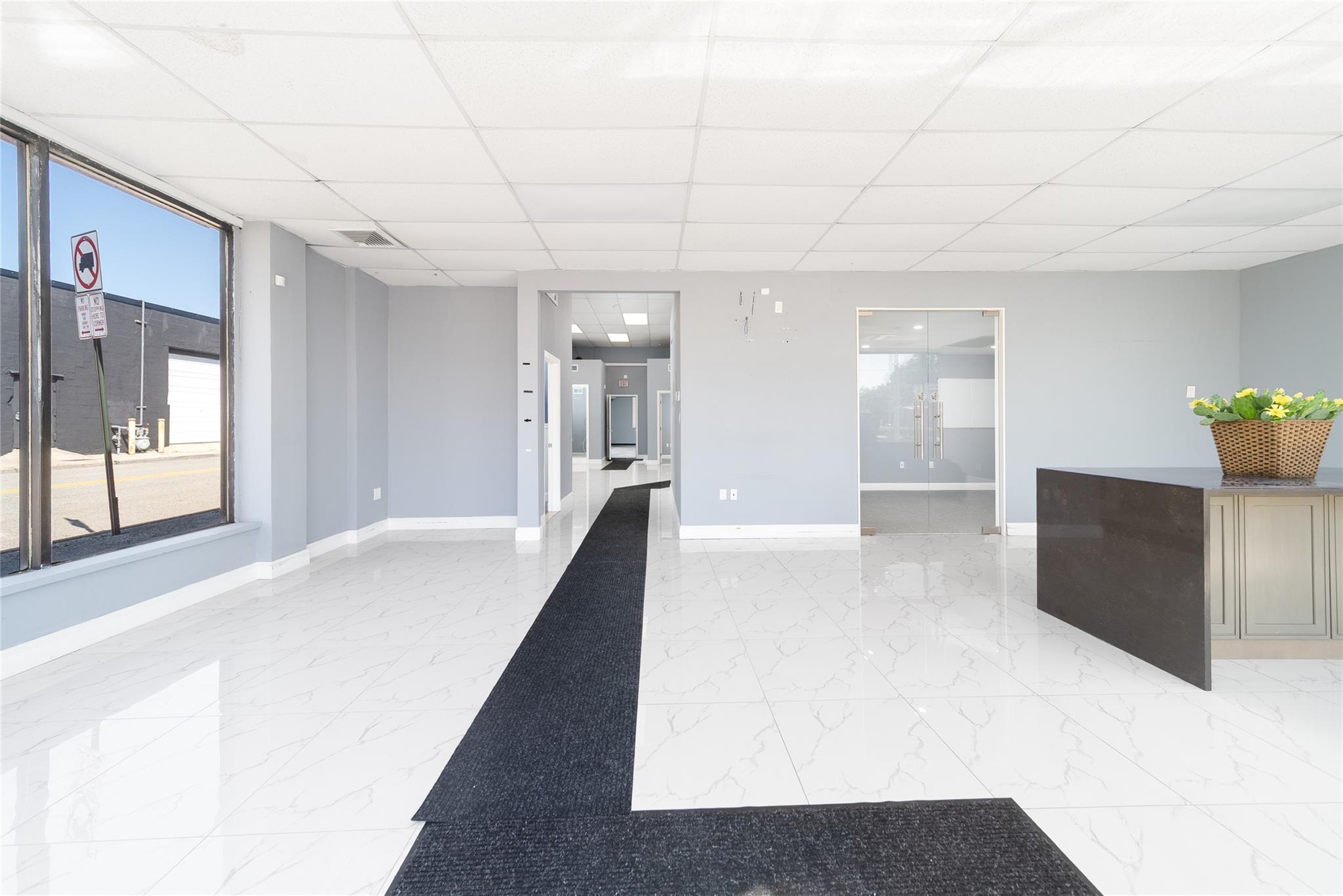 254 E Jericho Turnpike, Mineola, NY 11501