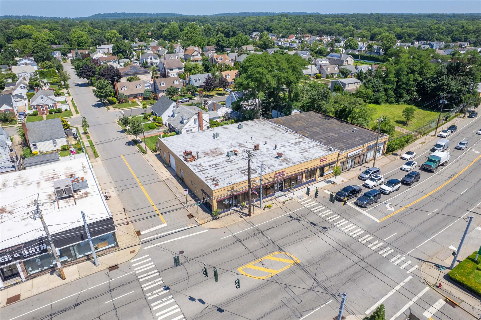 254 E Jericho Turnpike, Mineola, NY 11501