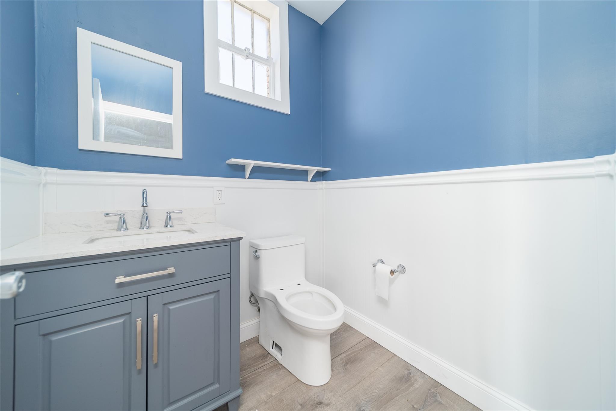 254 E Jericho Turnpike, Mineola, NY 11501