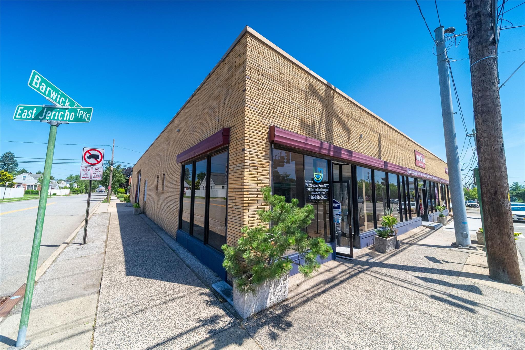 254 E Jericho Turnpike, Mineola, NY 11501