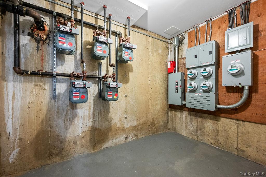 16003 Sanford Avenue, Flushing, NY 11358