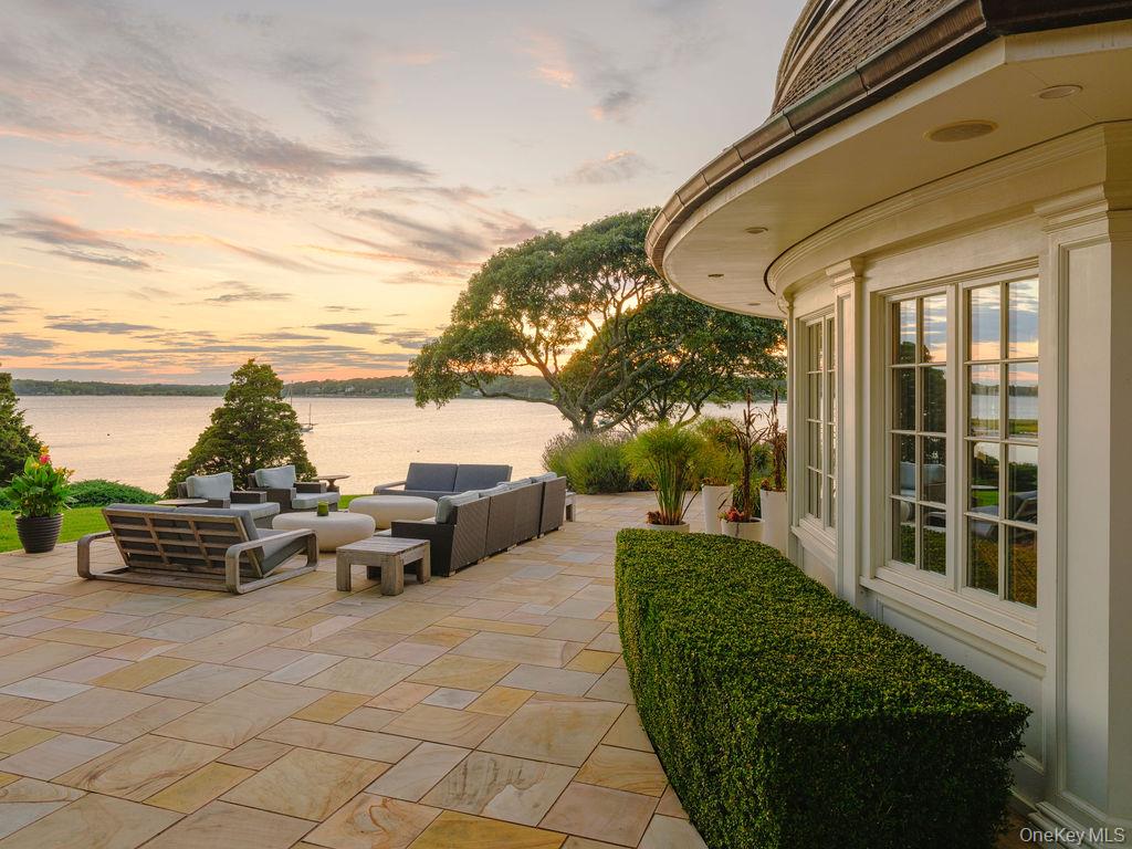 1350 W Cove Road, Cutchogue, NY 11935