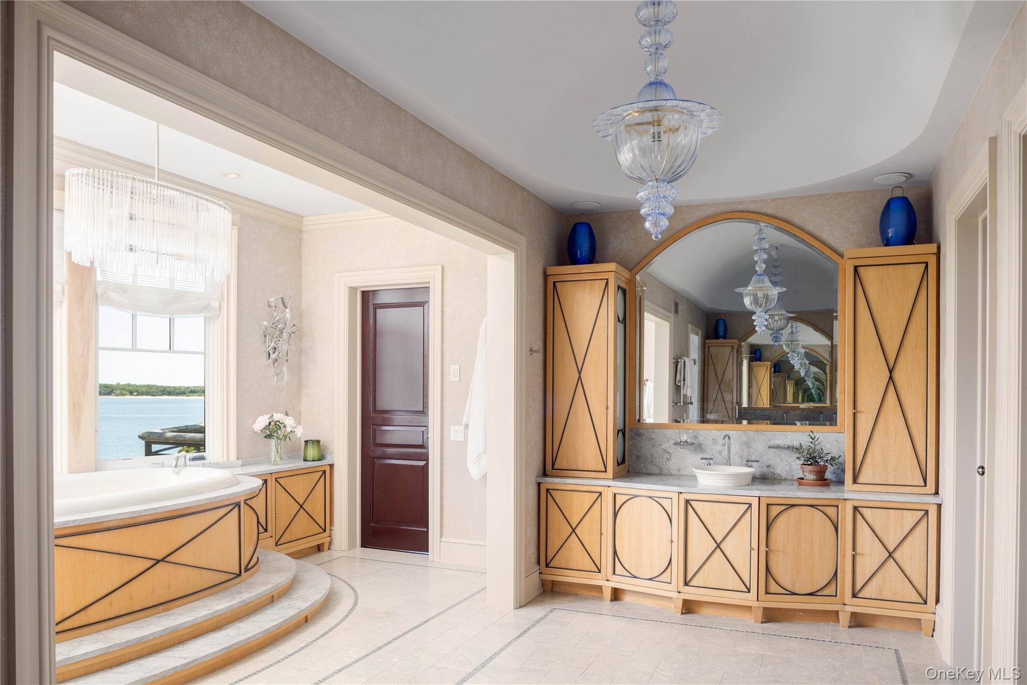 1350 W Cove Road, Cutchogue, NY 11935