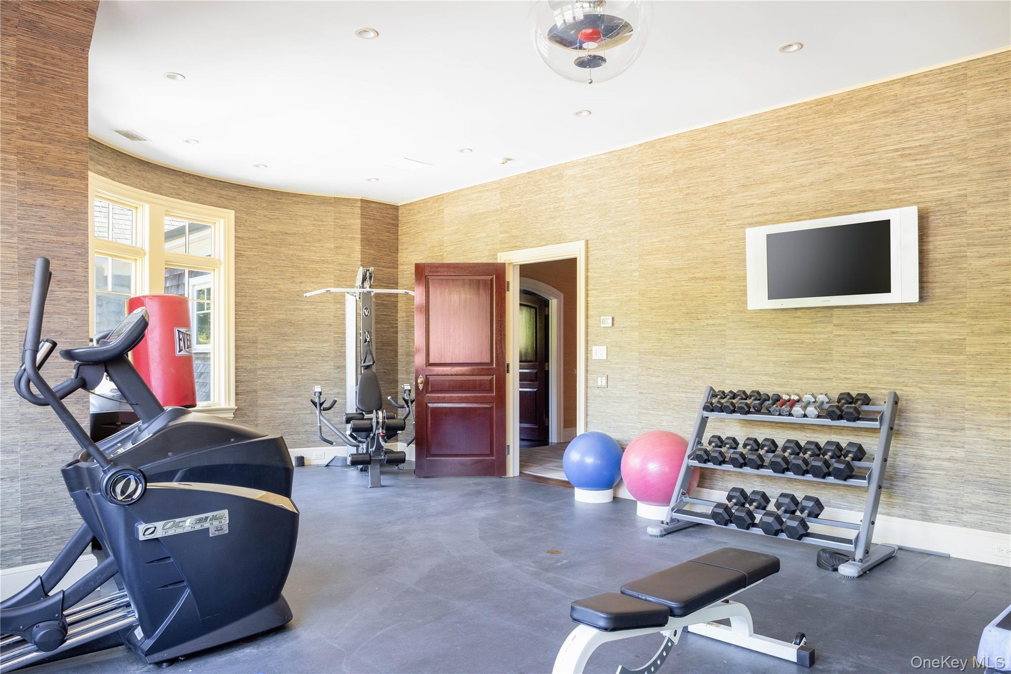 1350 W Cove Road, Cutchogue, NY 11935