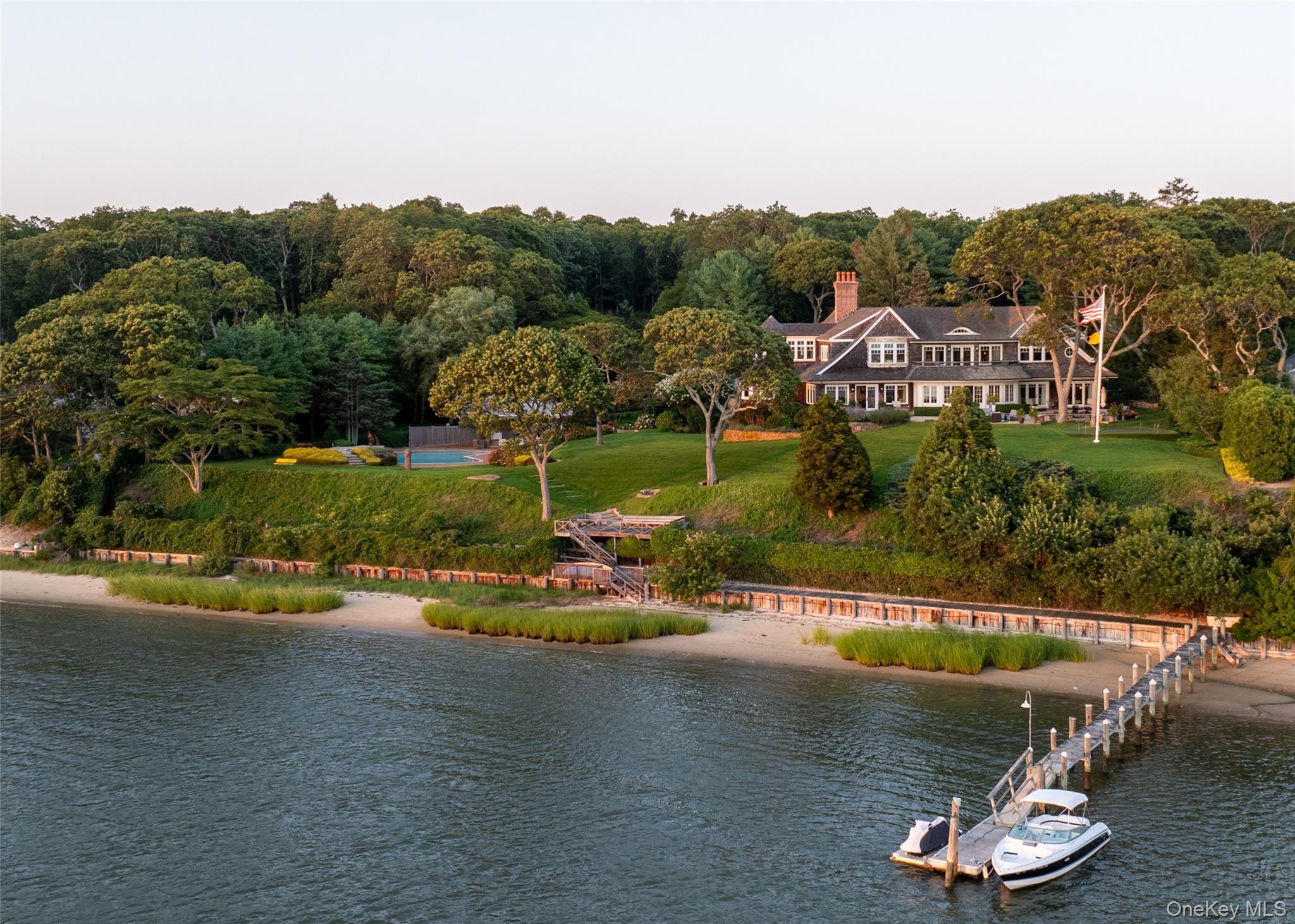 1350 W Cove Road, Cutchogue, NY 11935