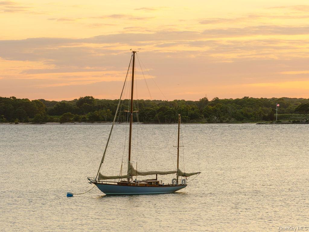 1350 W Cove Road, Cutchogue, NY 11935