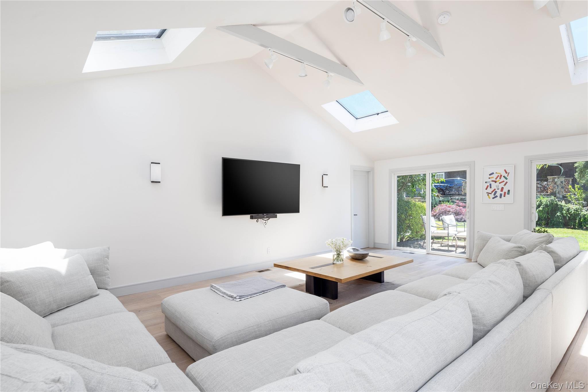 1350 W Cove Road, Cutchogue, NY 11935