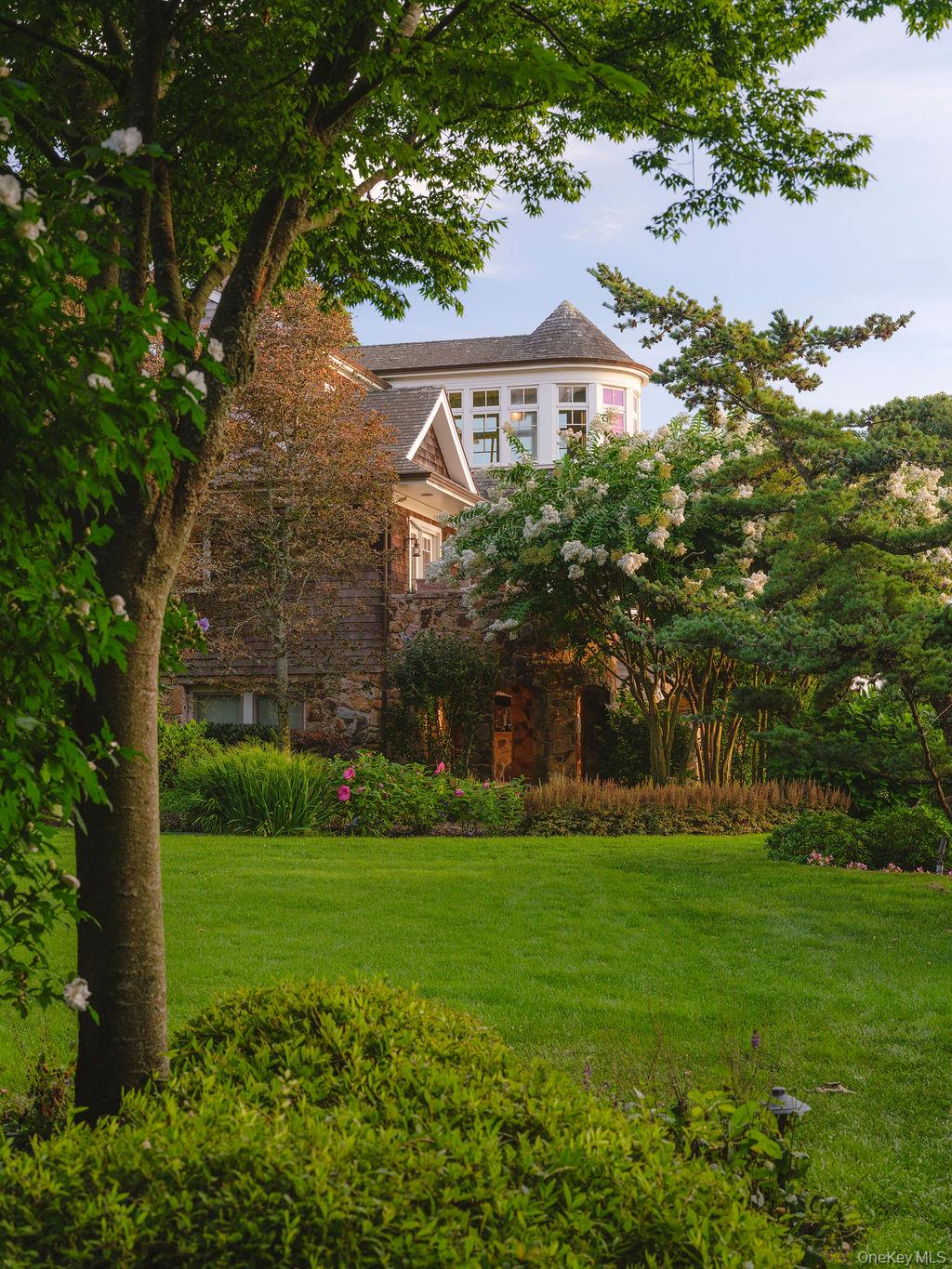 1350 W Cove Road, Cutchogue, NY 11935