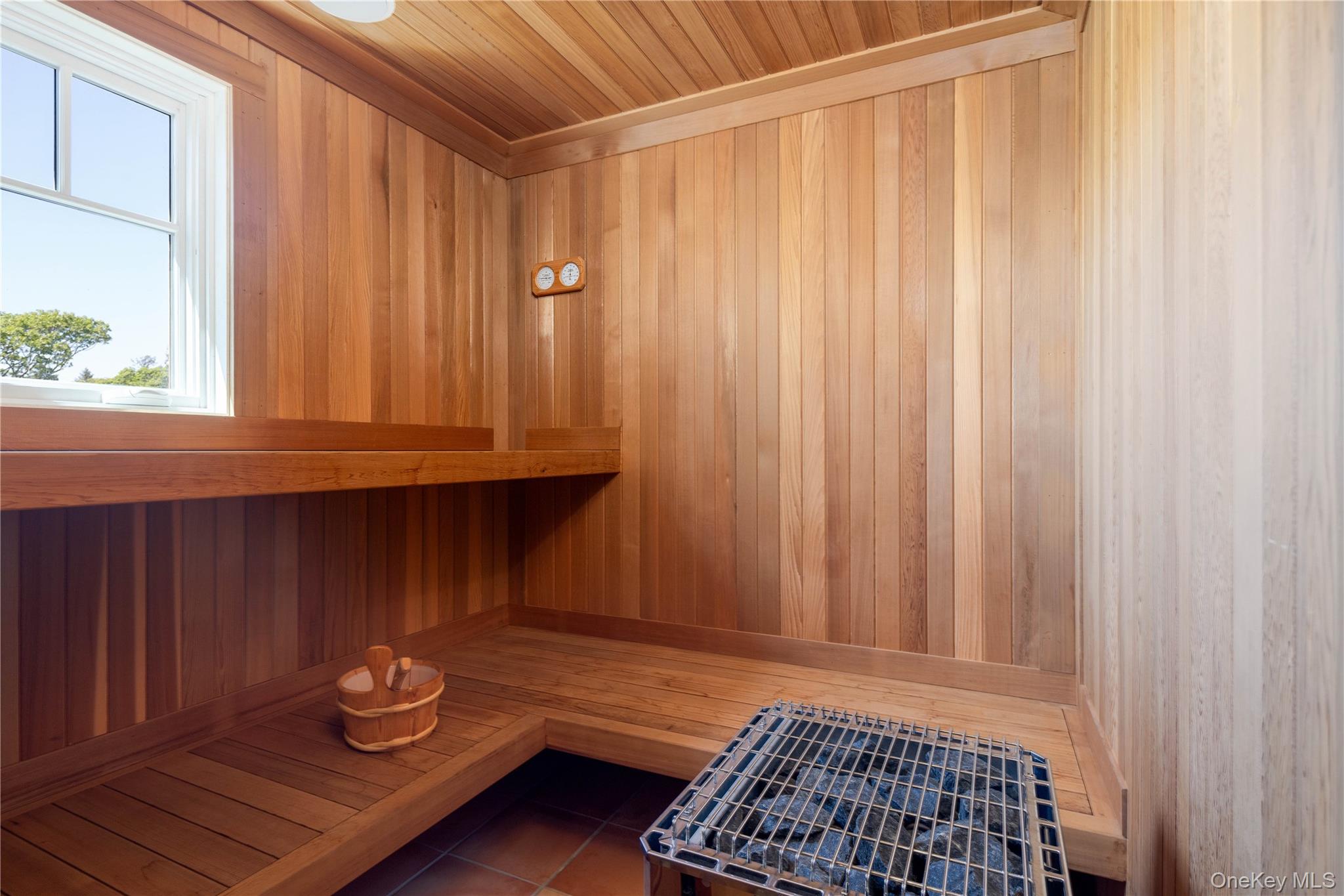 1350 W Cove Road, Cutchogue, NY 11935