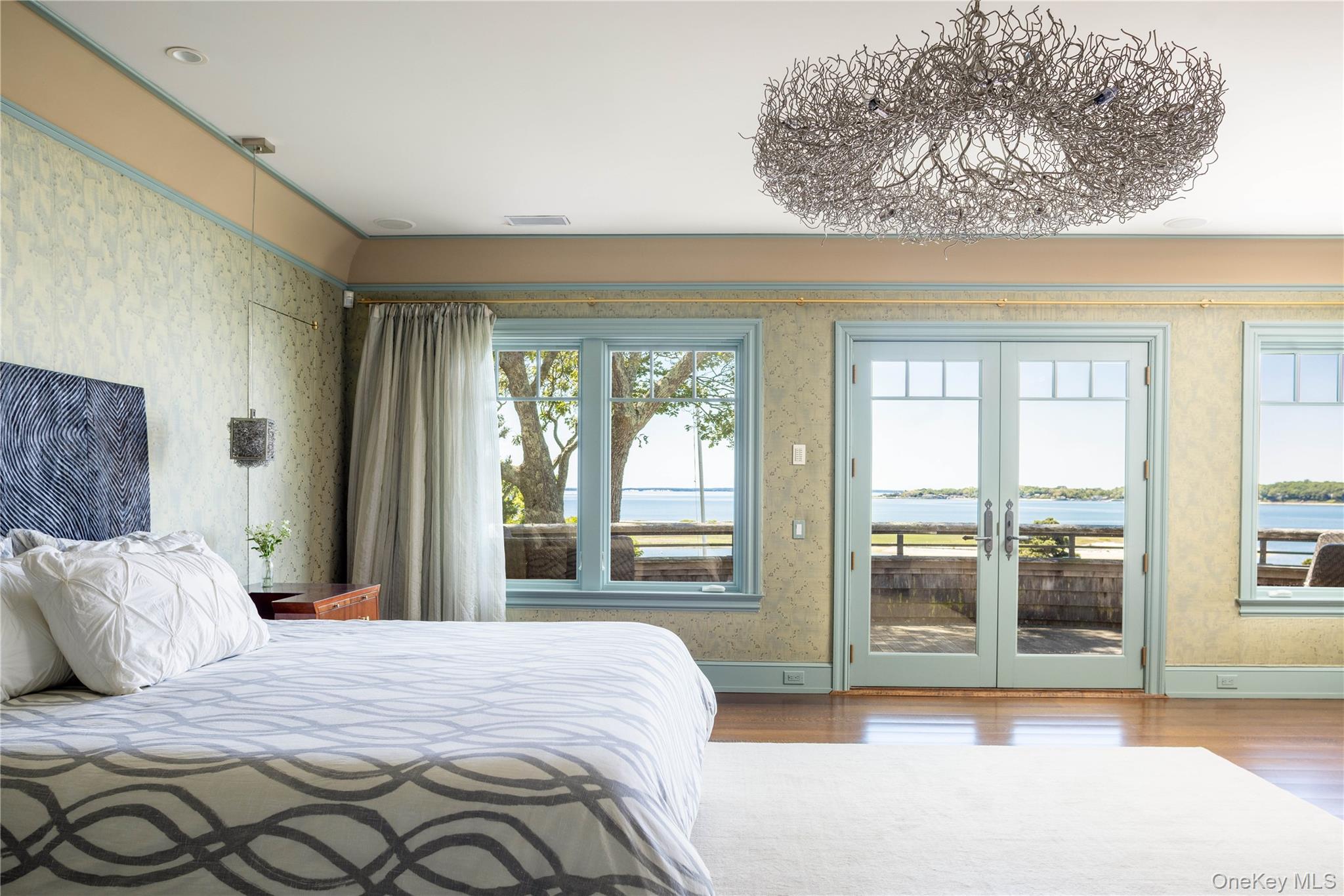 1350 W Cove Road, Cutchogue, NY 11935