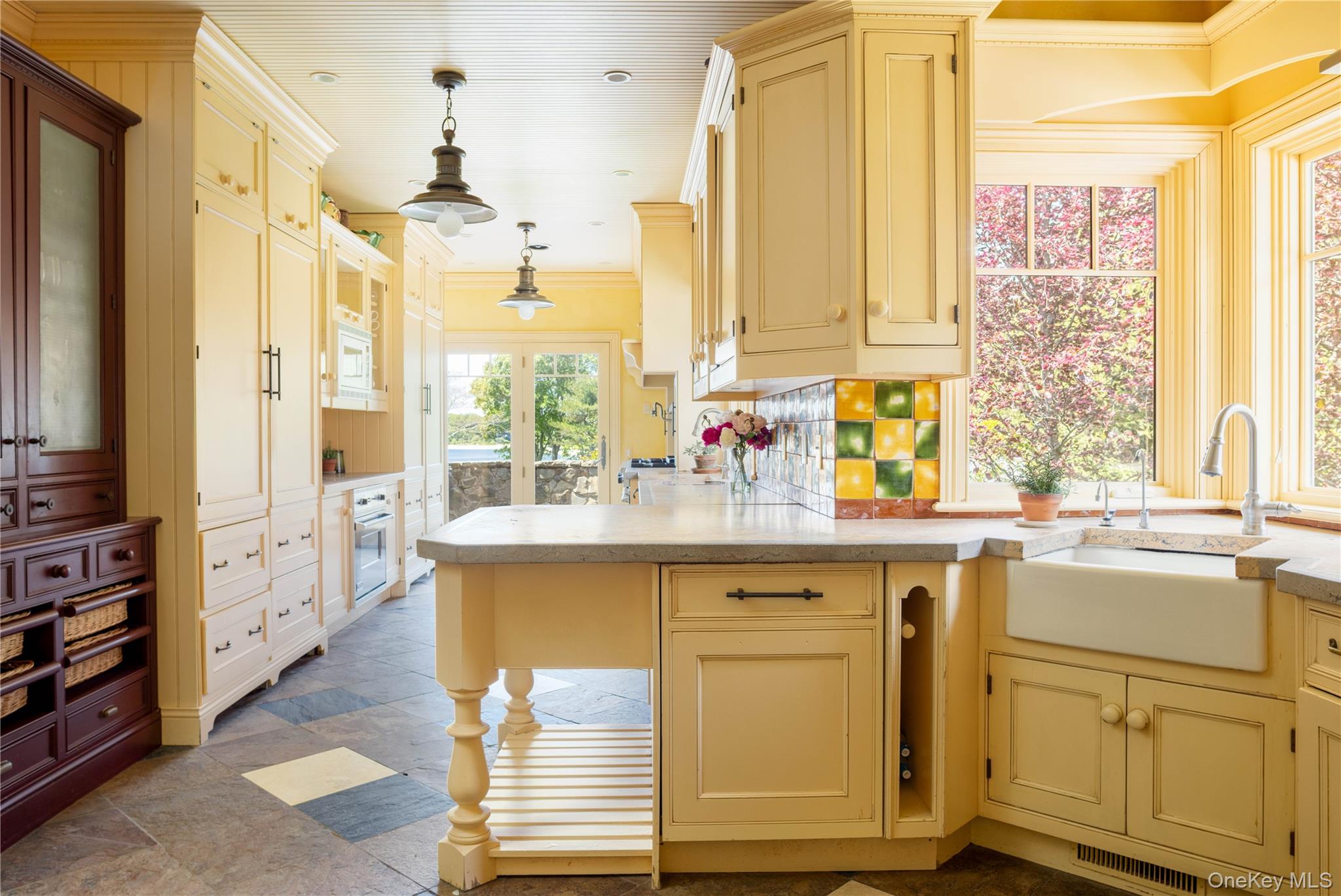 1350 W Cove Road, Cutchogue, NY 11935