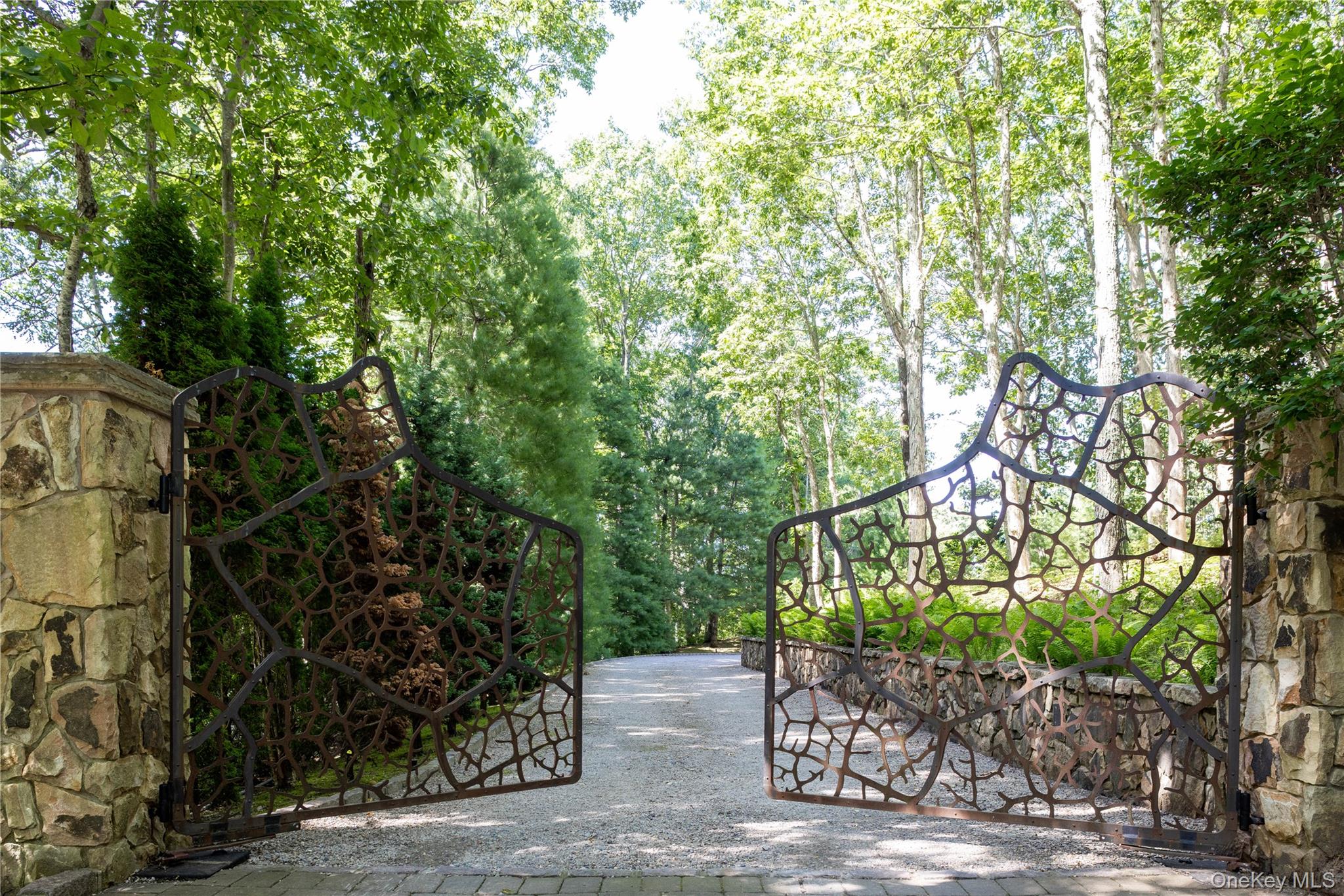 1350 W Cove Road, Cutchogue, NY 11935