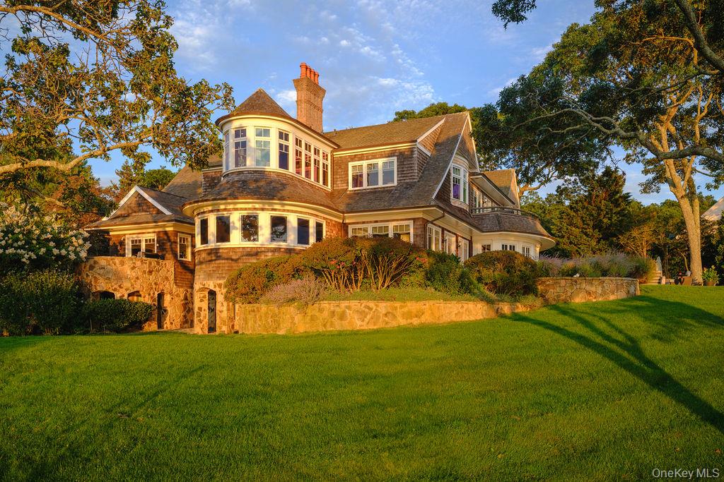 1350 W Cove Road, Cutchogue, NY 11935