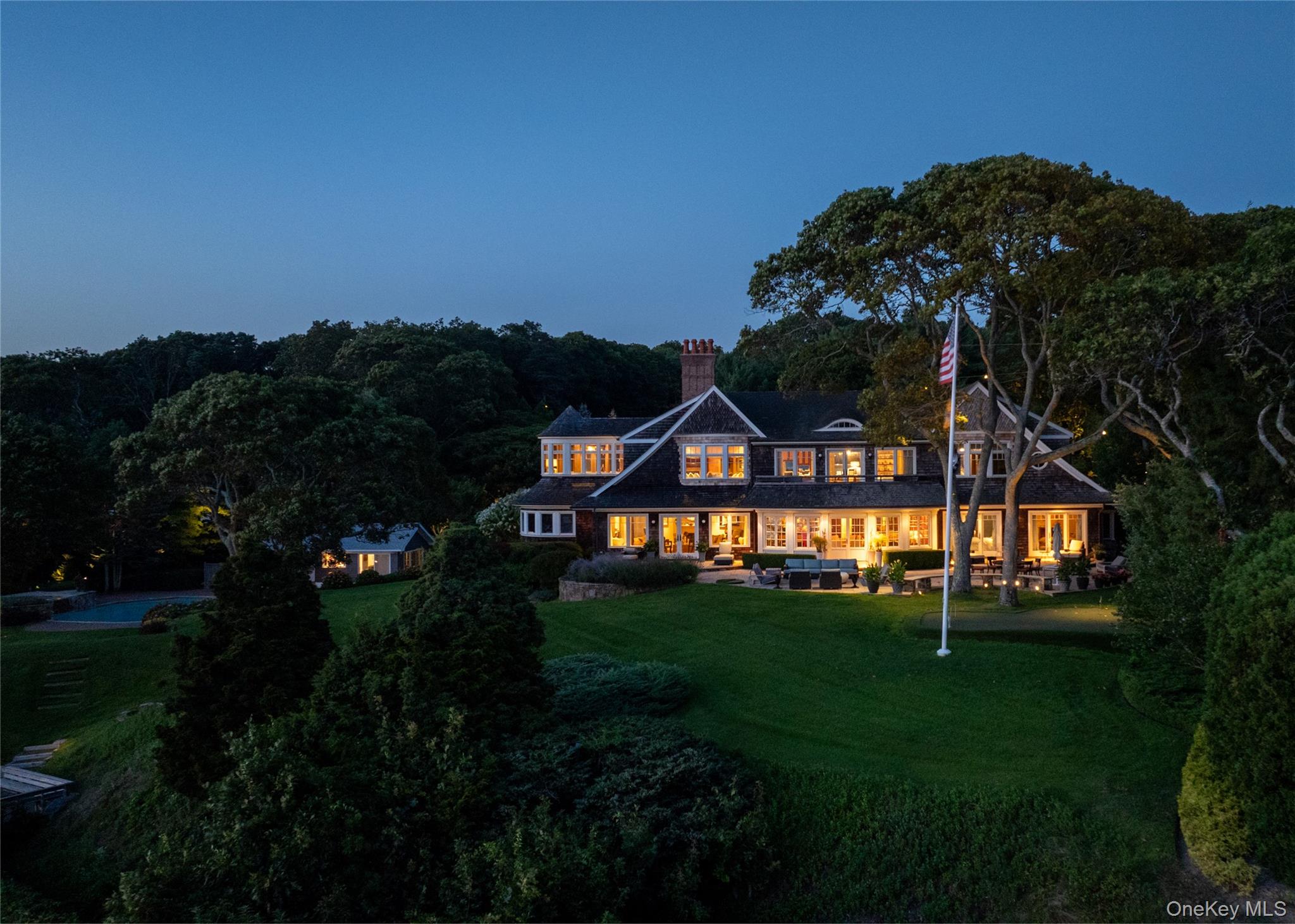 1350 W Cove Road, Cutchogue, NY 11935