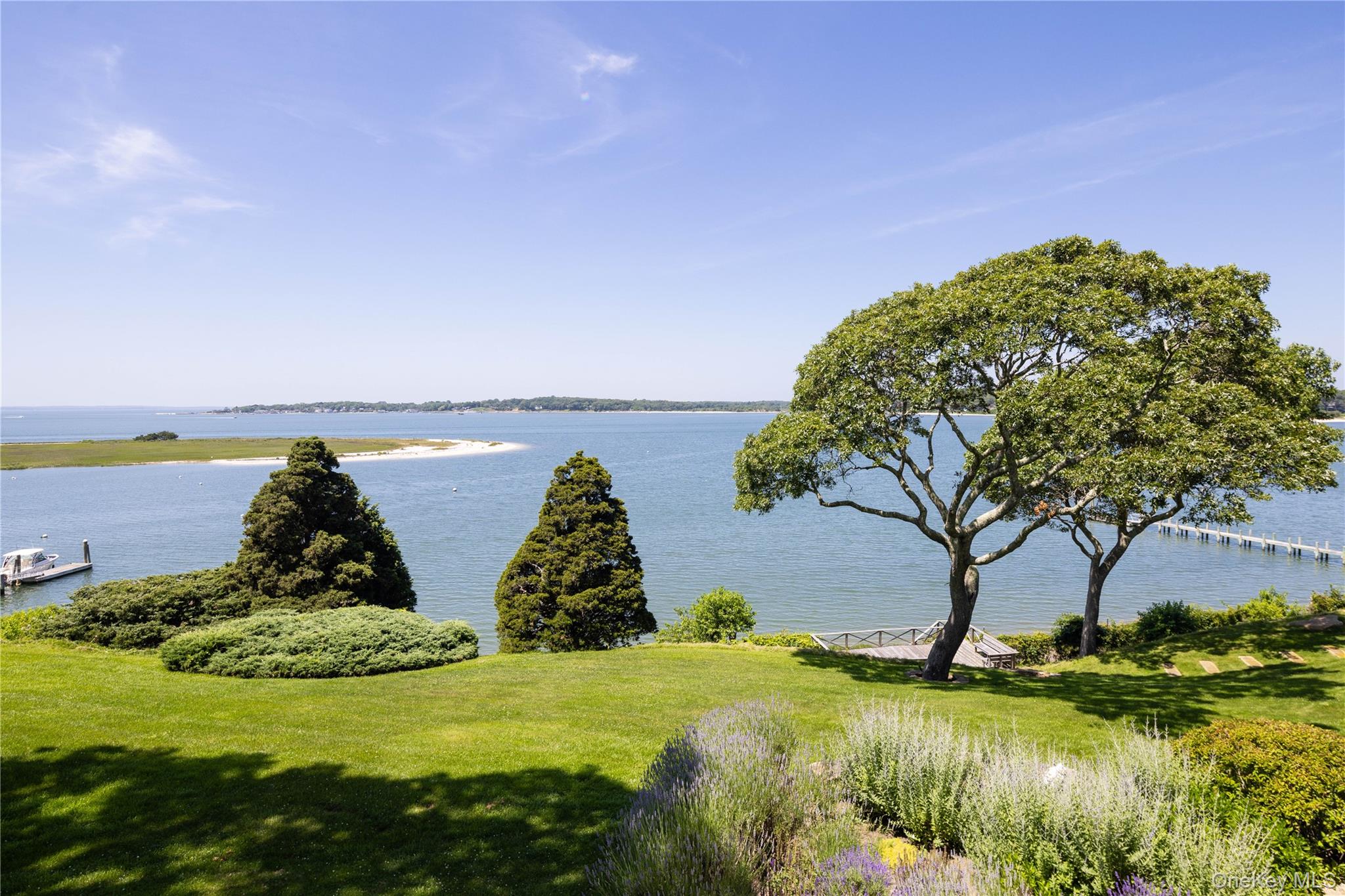 1350 W Cove Road, Cutchogue, NY 11935