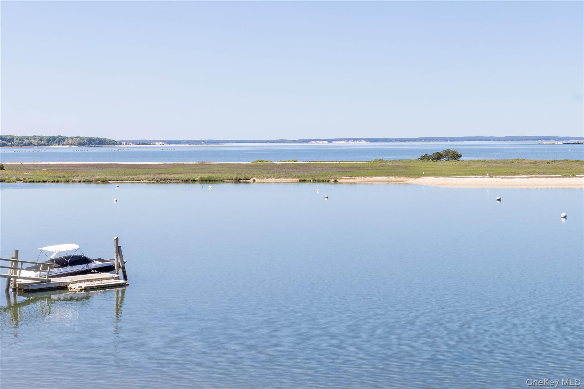 1350 W Cove Road, Cutchogue, NY 11935