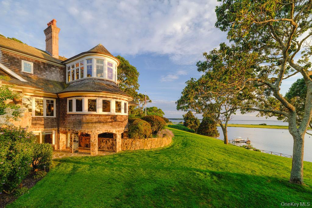 1350 W Cove Road, Cutchogue, NY 11935