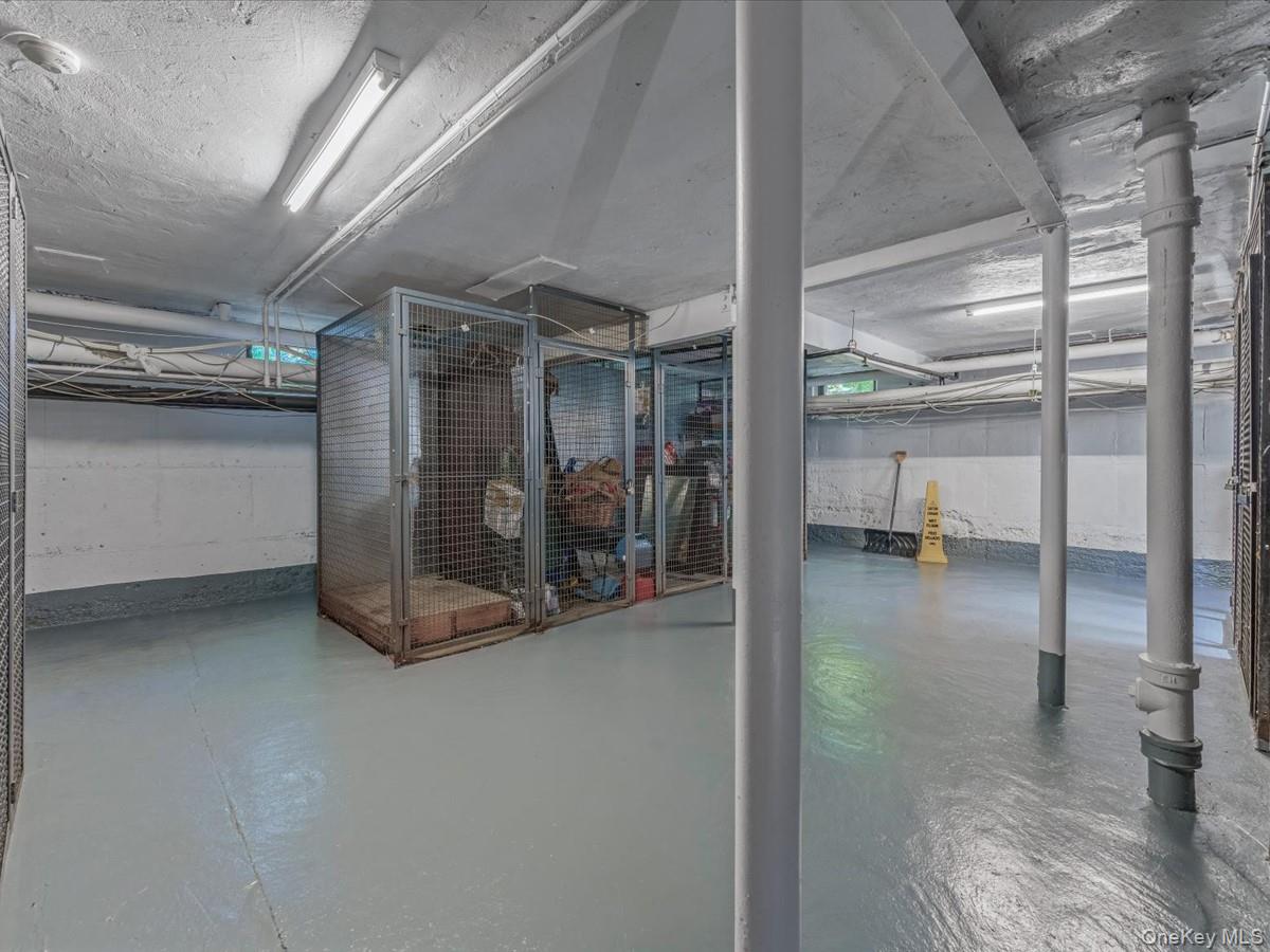 13 W Mill Drive # 3A, Great Neck, NY 11021