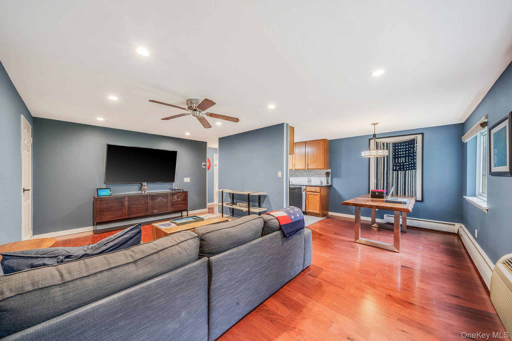 114 Jervis Avenue # 114, Farmingdale, NY 11735