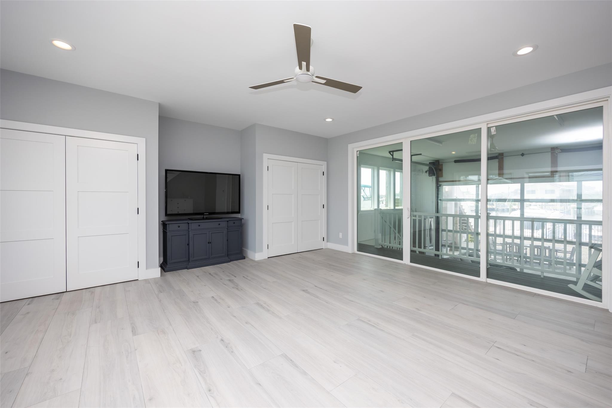 390 E Shore Road, Lindenhurst, NY 11757