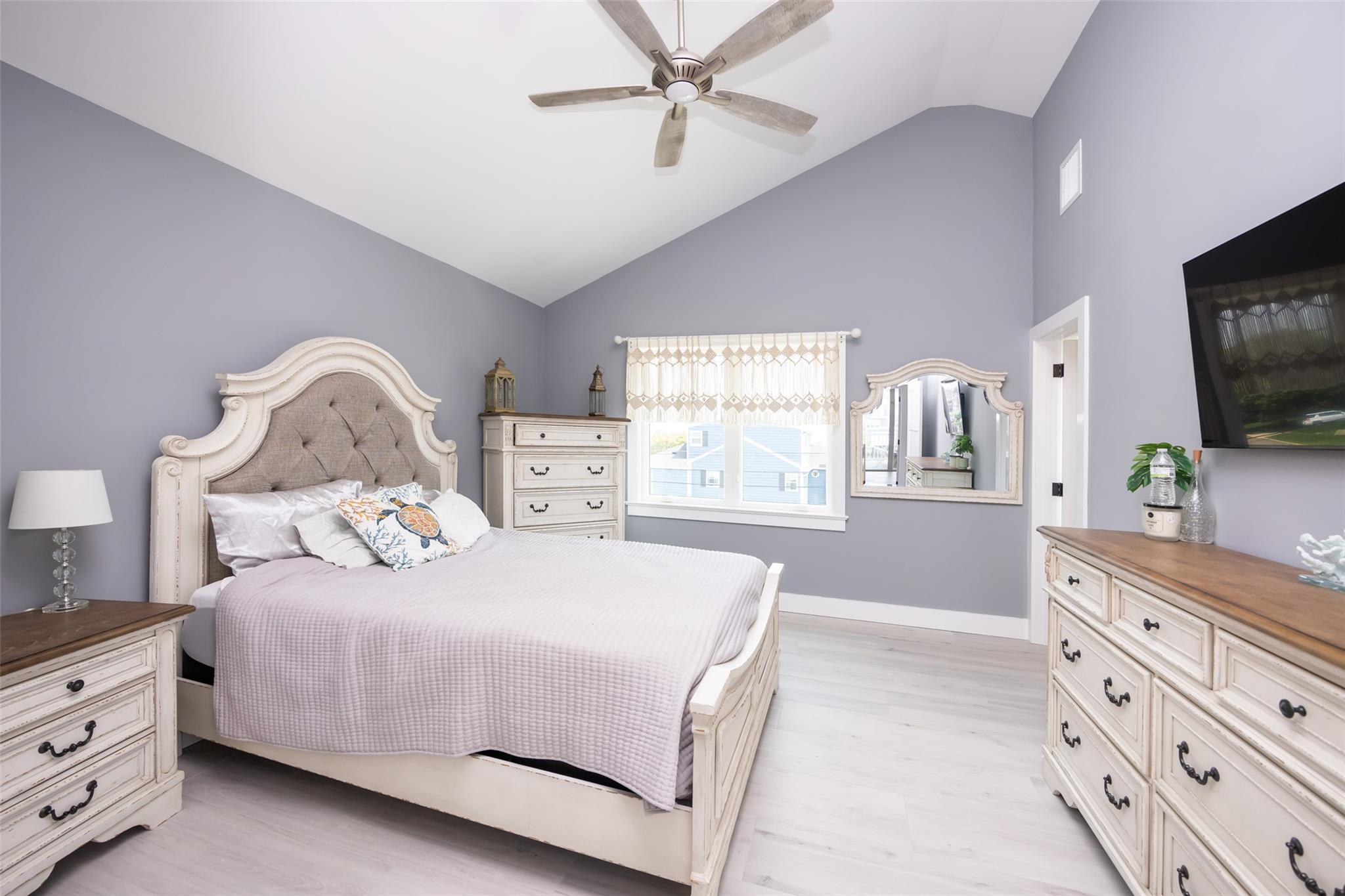 390 E Shore Road, Lindenhurst, NY 11757