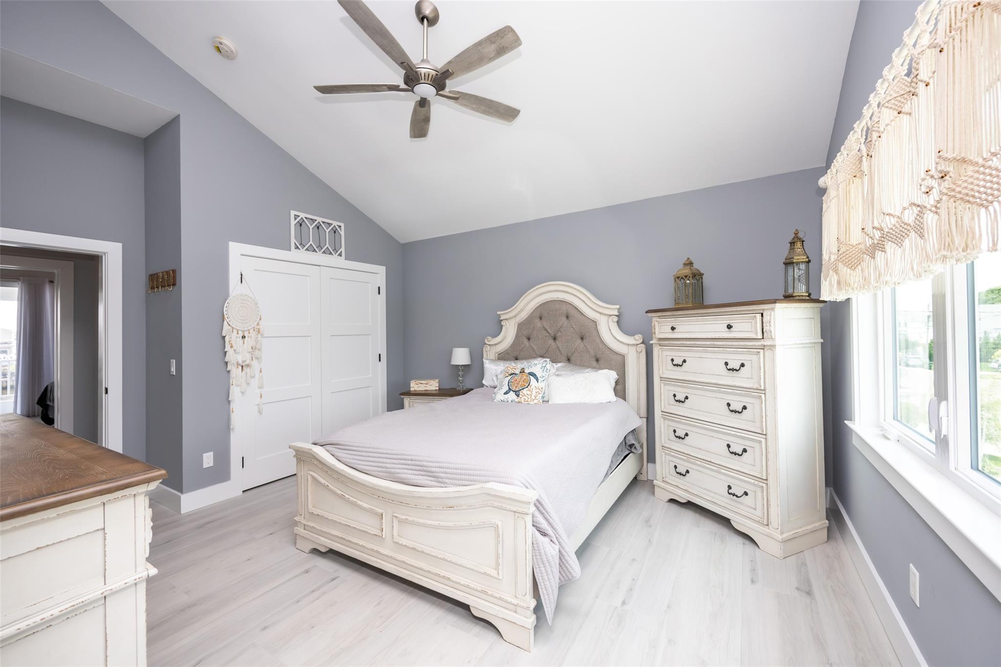 390 E Shore Road, Lindenhurst, NY 11757