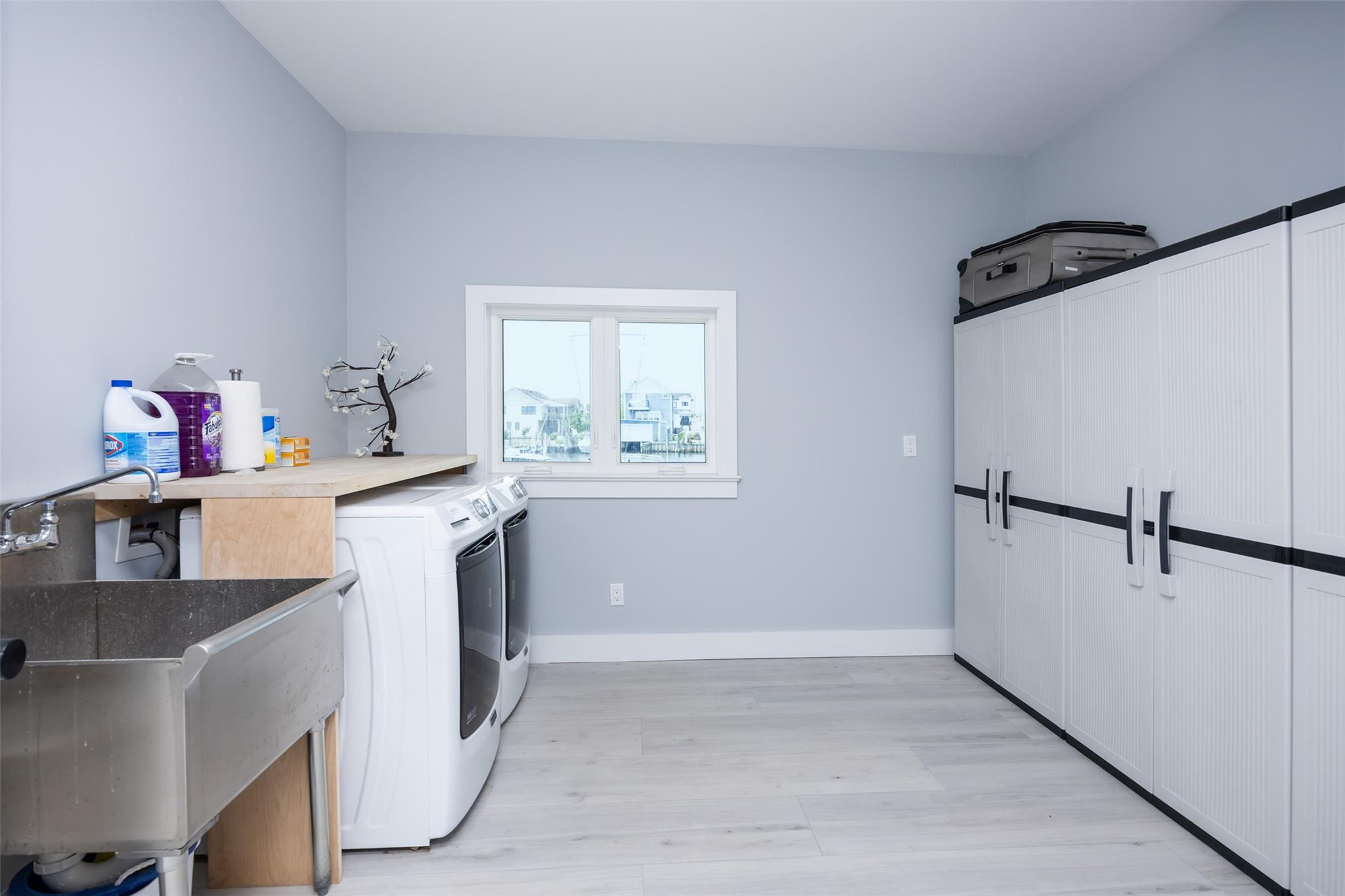 390 E Shore Road, Lindenhurst, NY 11757