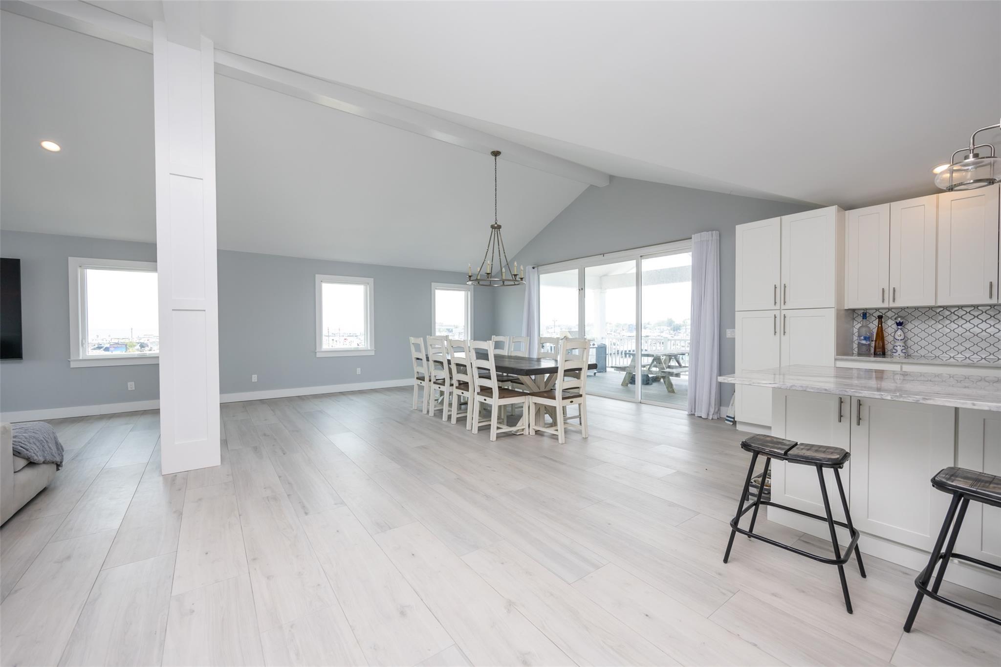 390 E Shore Road, Lindenhurst, NY 11757