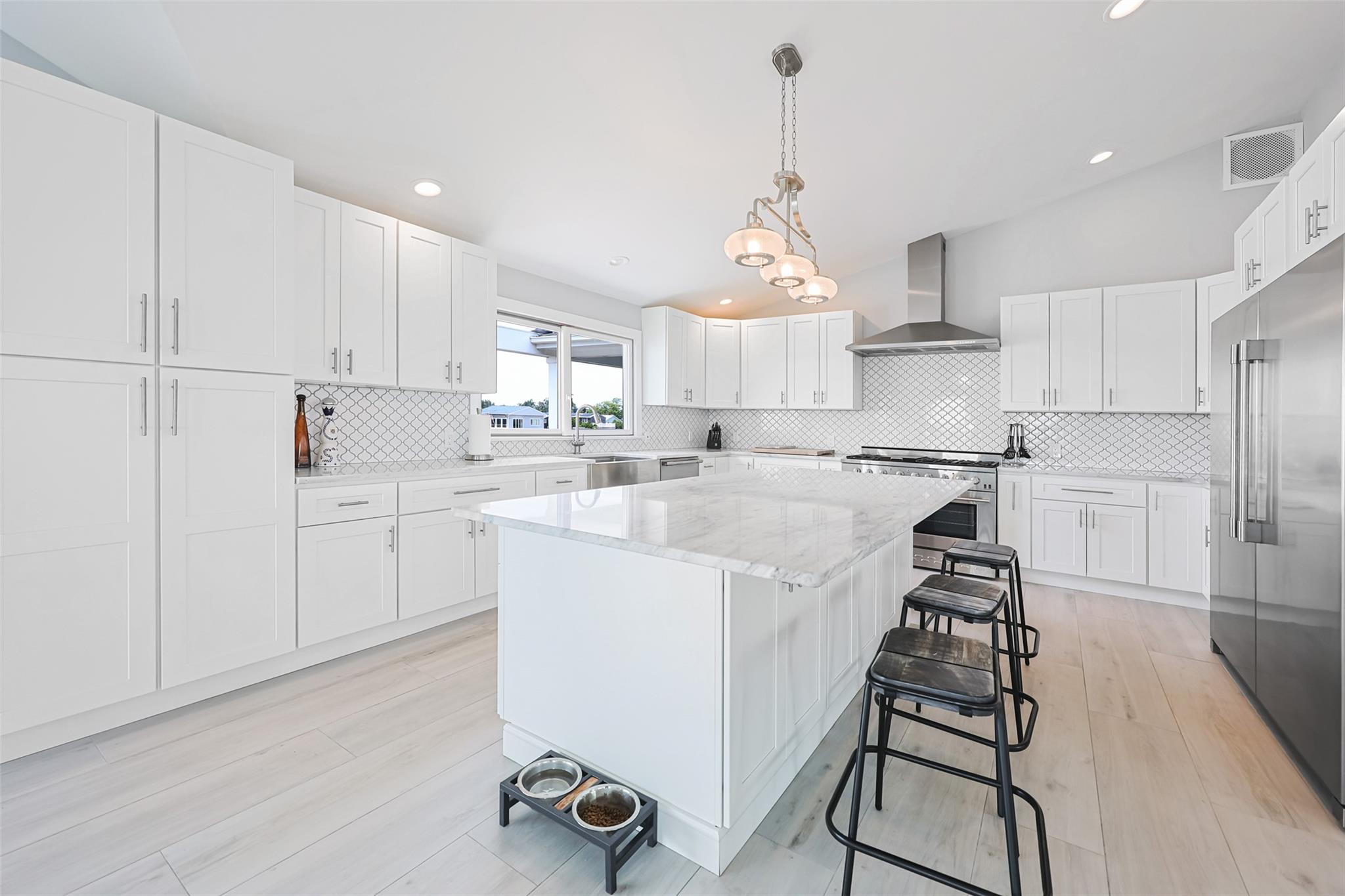 390 E Shore Road, Lindenhurst, NY 11757