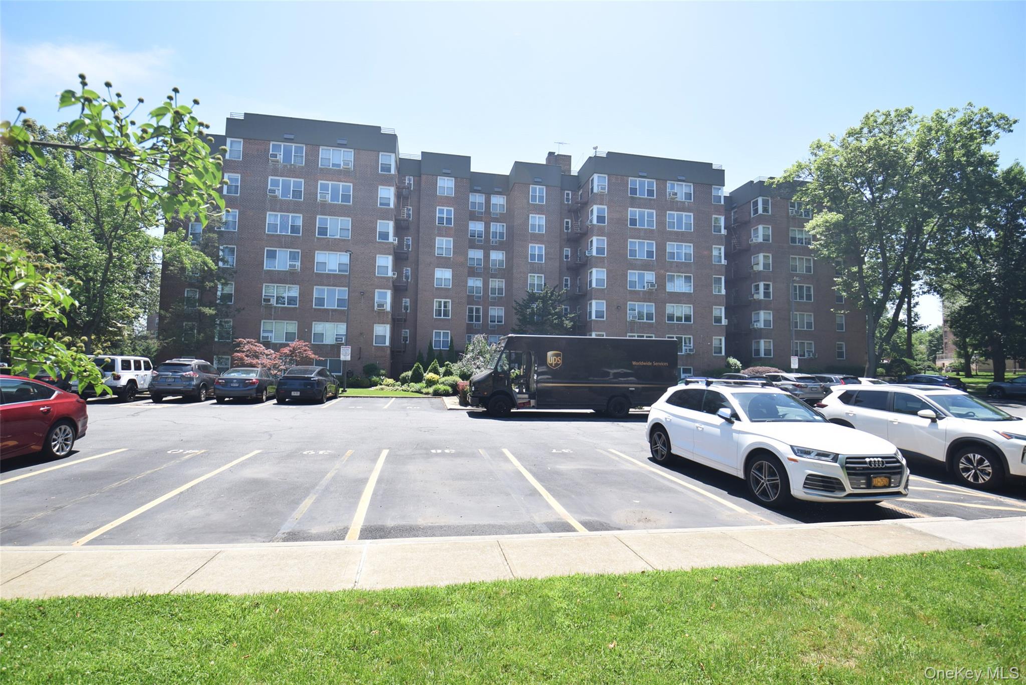 18-70 211th Street # 5K, Bayside, NY 11360