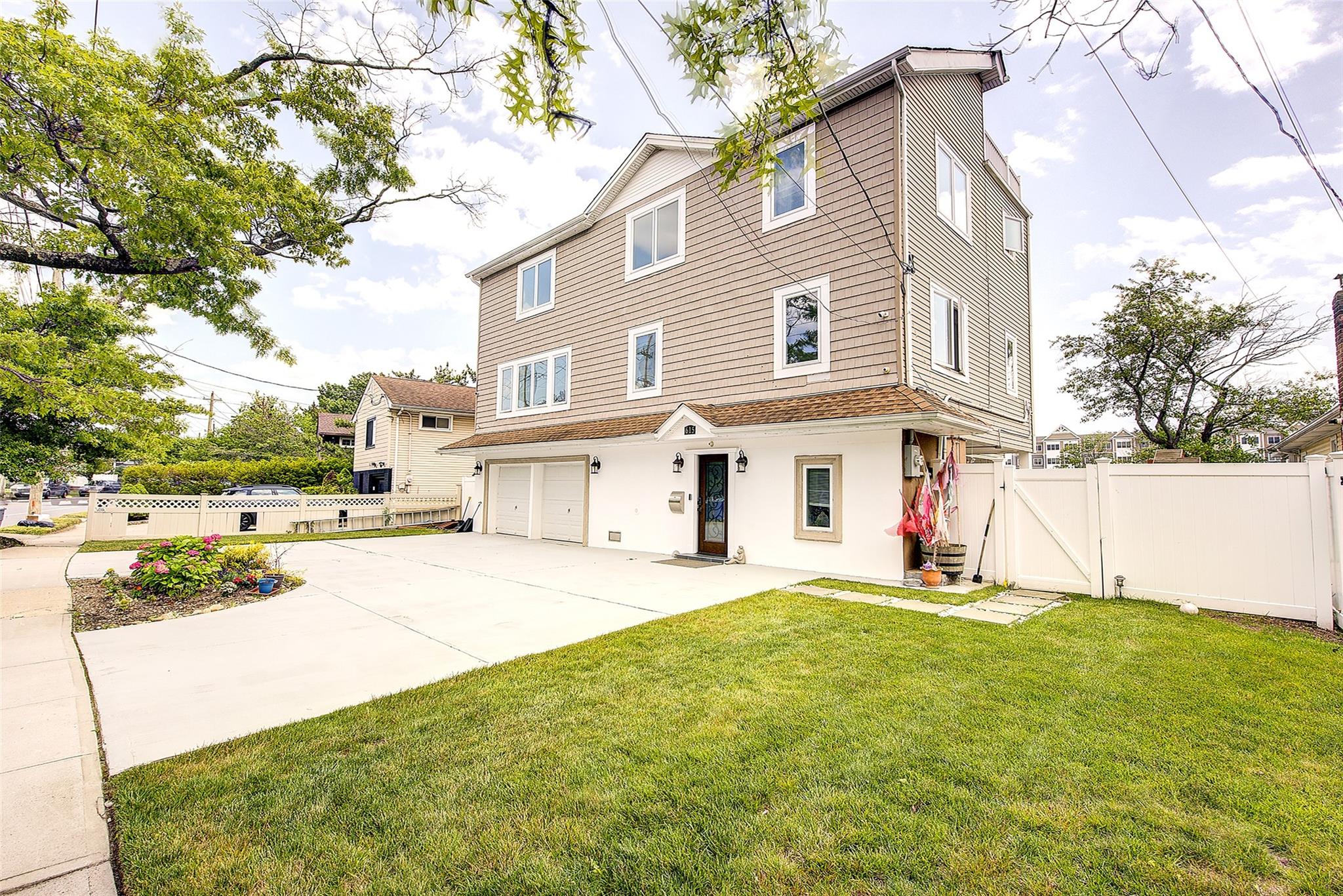 615 Pearl Street, Oceanside, NY 11572