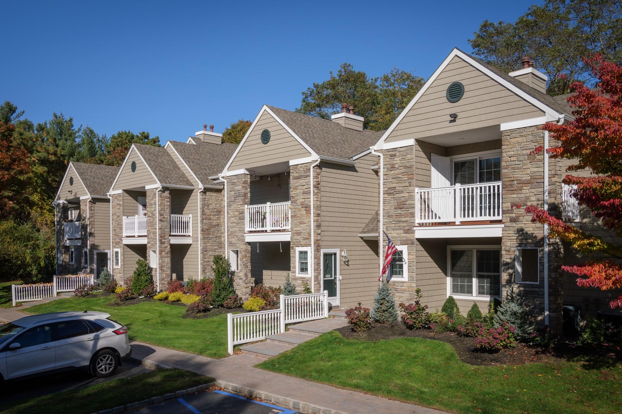1000 Saddle Rock Road # 1103, Holbrook, NY 11741