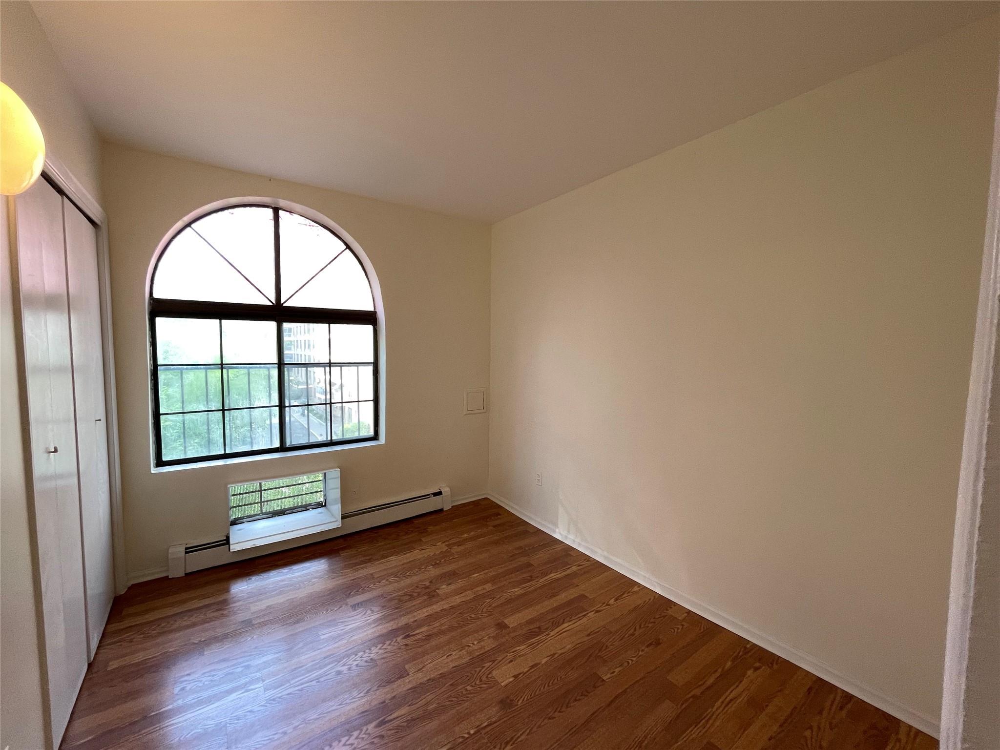 4260 Colden Street # 4B, Flushing, NY 11355