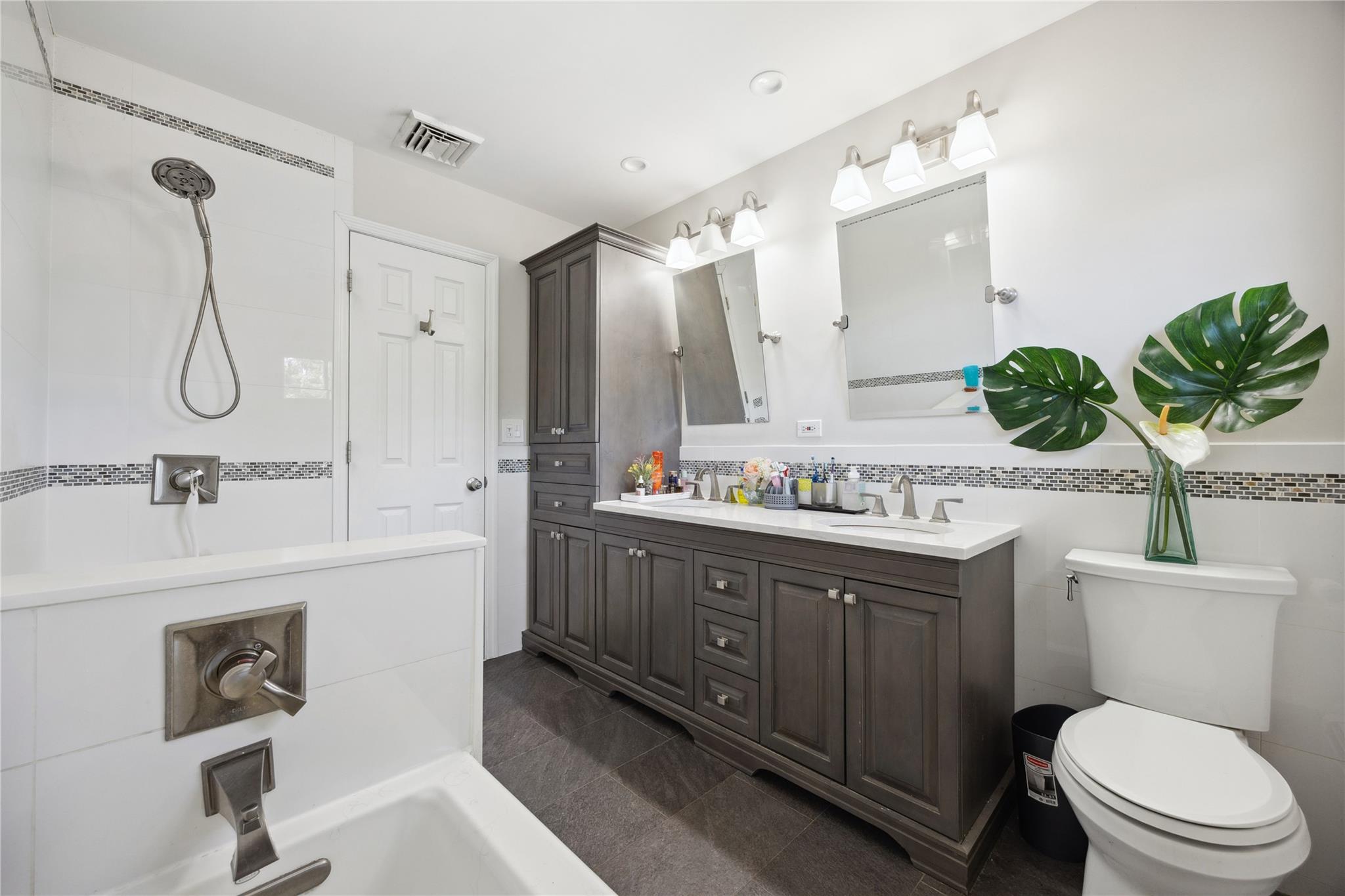 2701 S Seamans Neck, Seaford, NY 11783