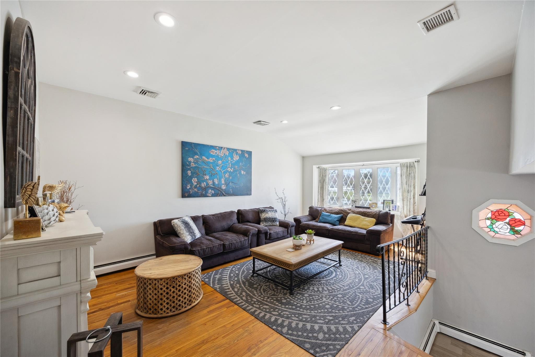 2701 S Seamans Neck, Seaford, NY 11783