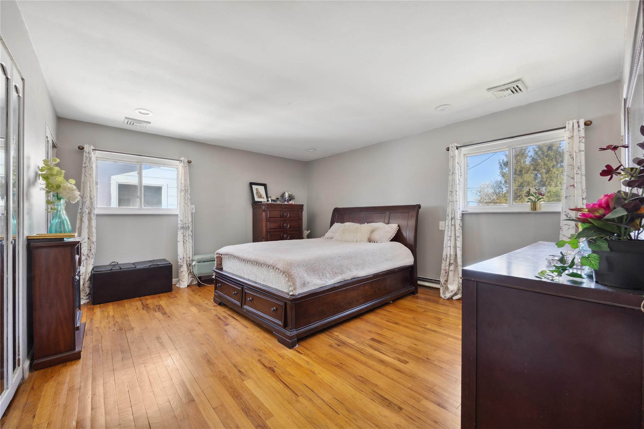 2701 S Seamans Neck, Seaford, NY 11783