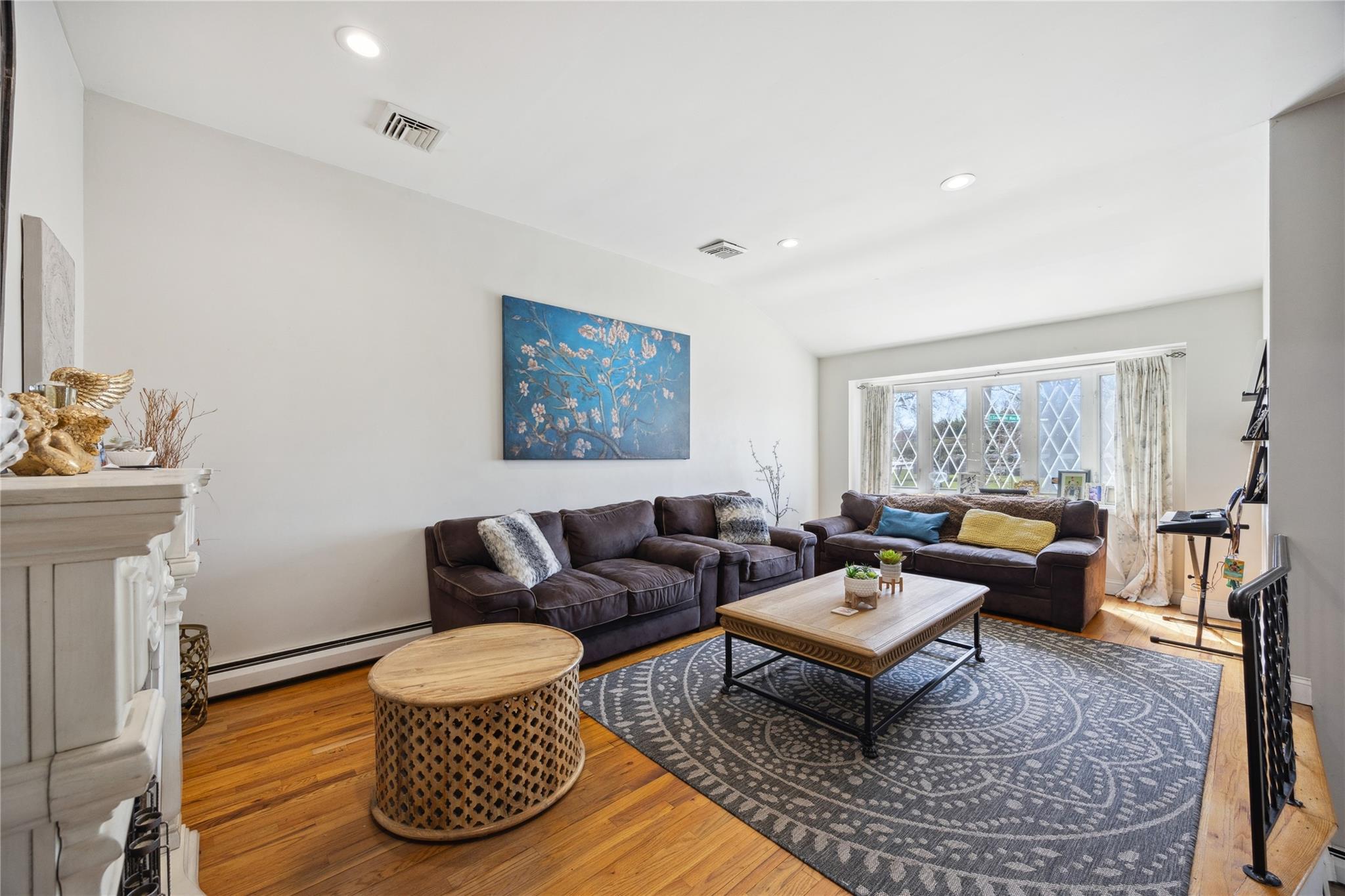 2701 S Seamans Neck, Seaford, NY 11783