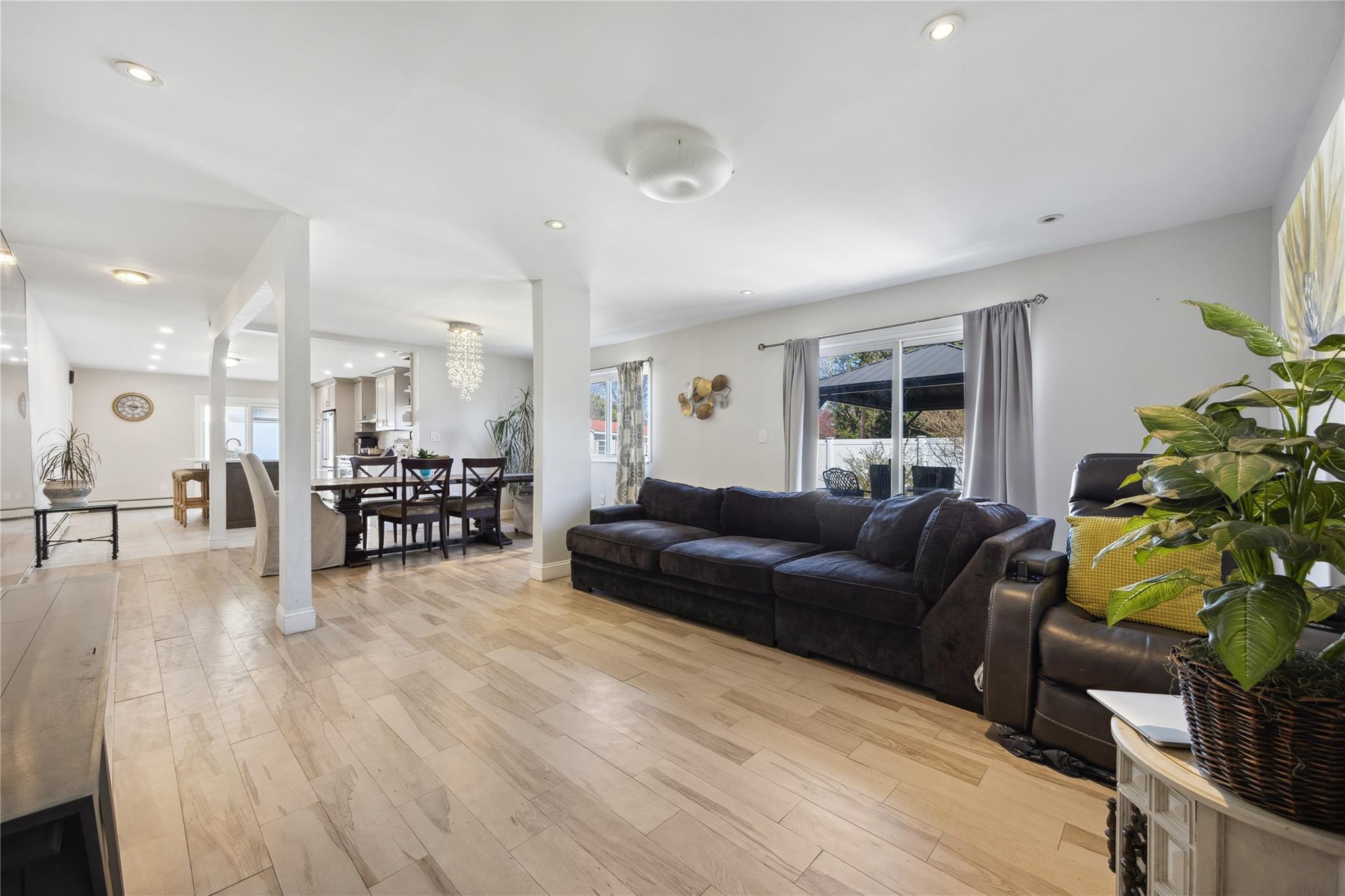 2701 S Seamans Neck, Seaford, NY 11783