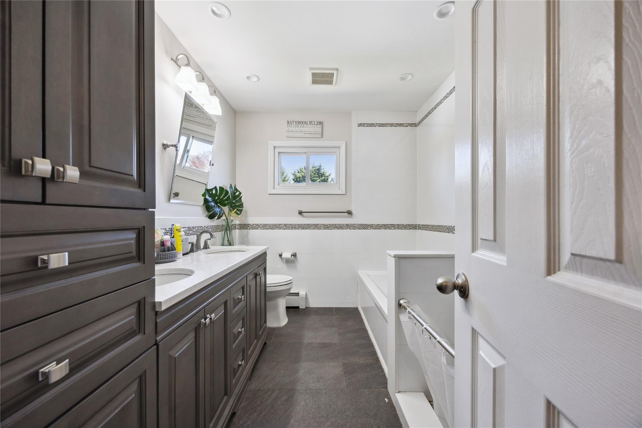 2701 S Seamans Neck, Seaford, NY 11783