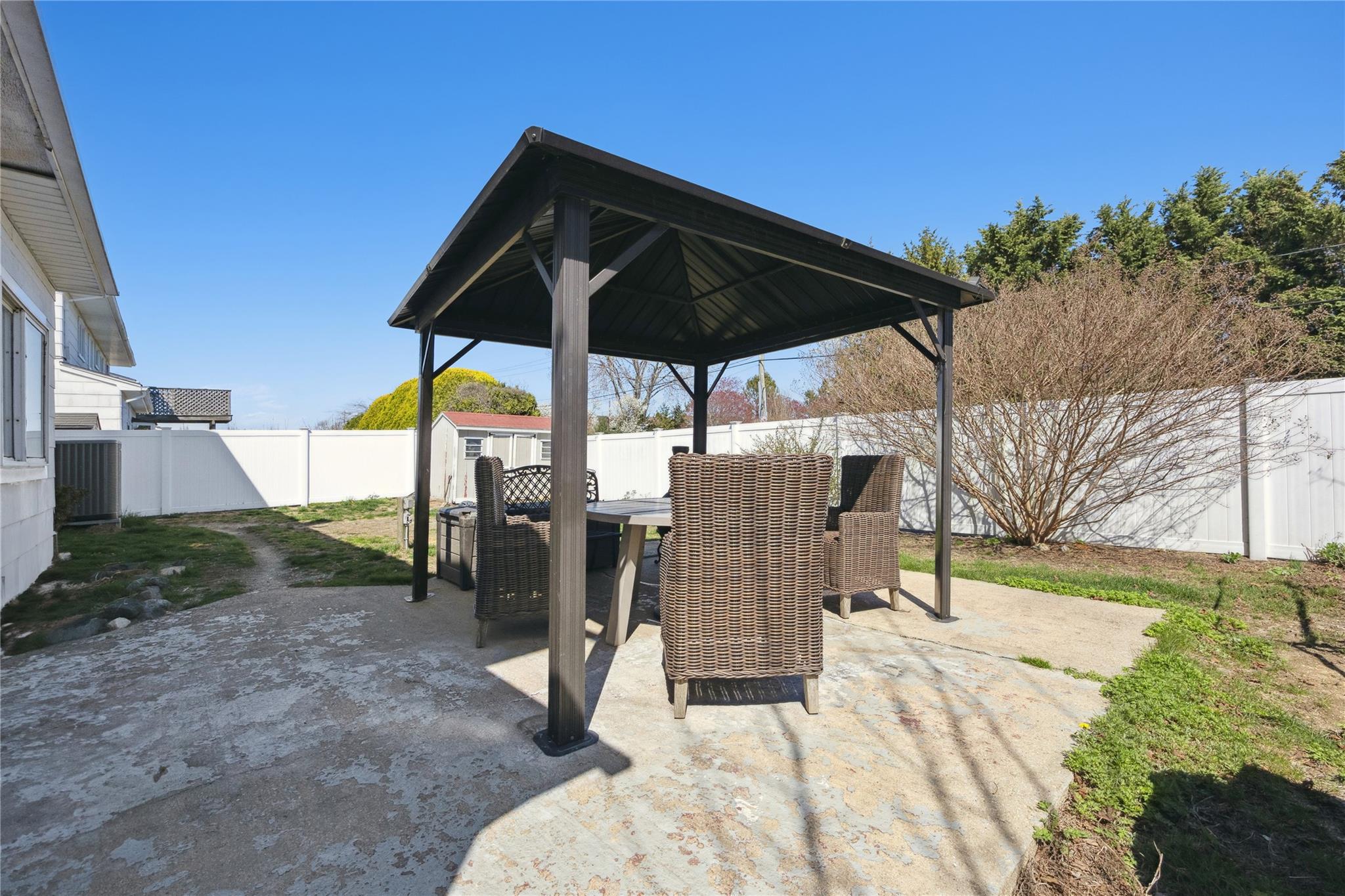 2701 S Seamans Neck, Seaford, NY 11783