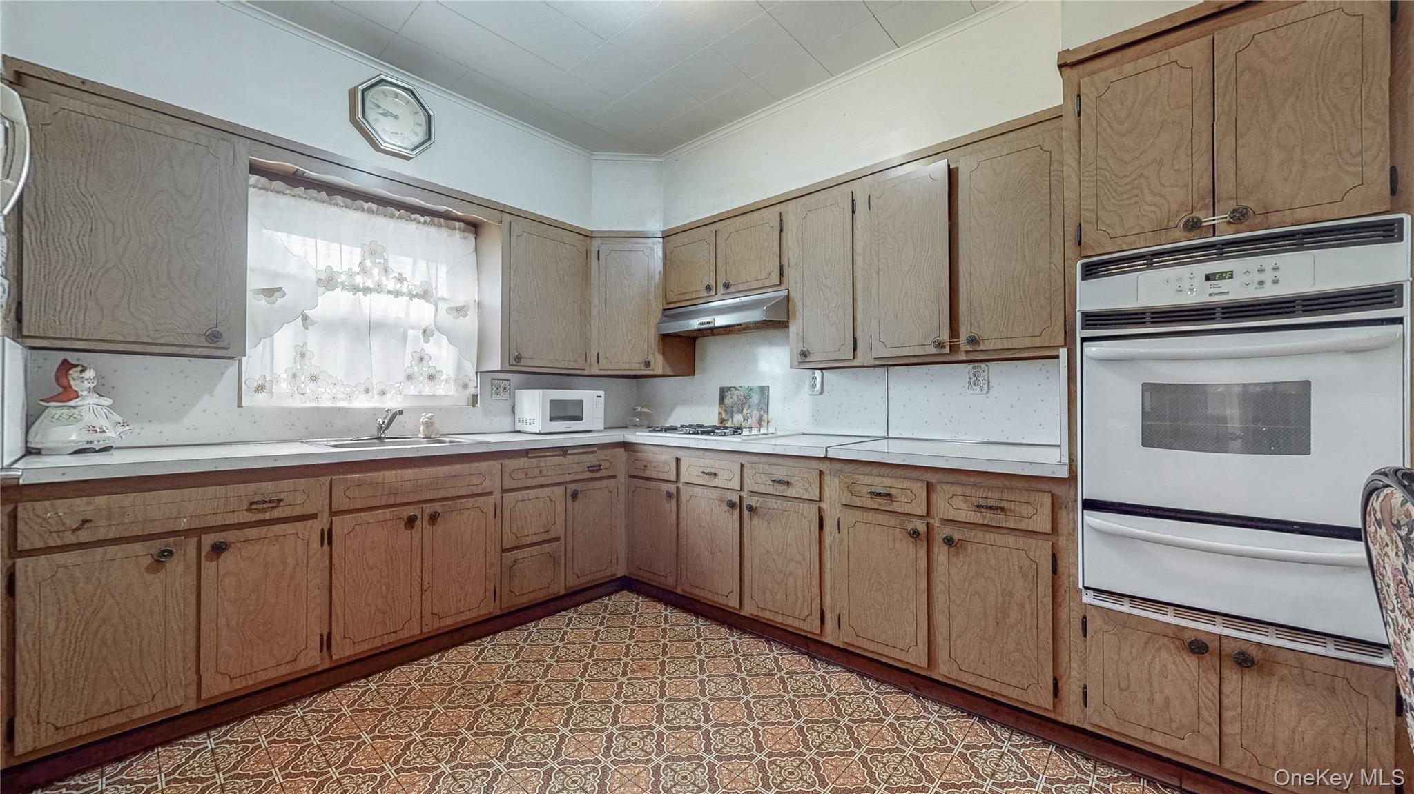 151-07 85th Avenue, Briarwood, NY 11432