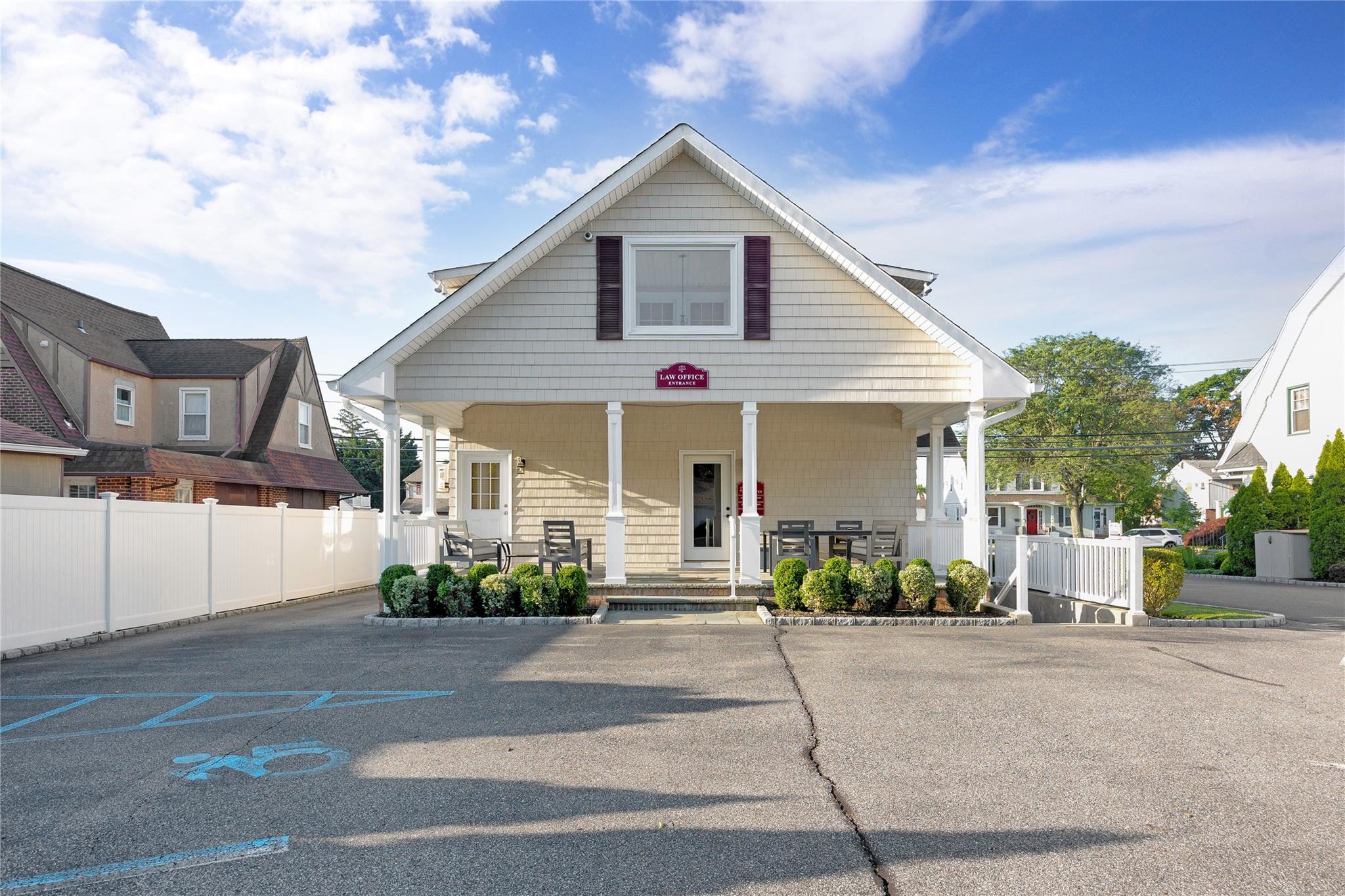 111 Conklin Street, Farmingdale, NY 11735