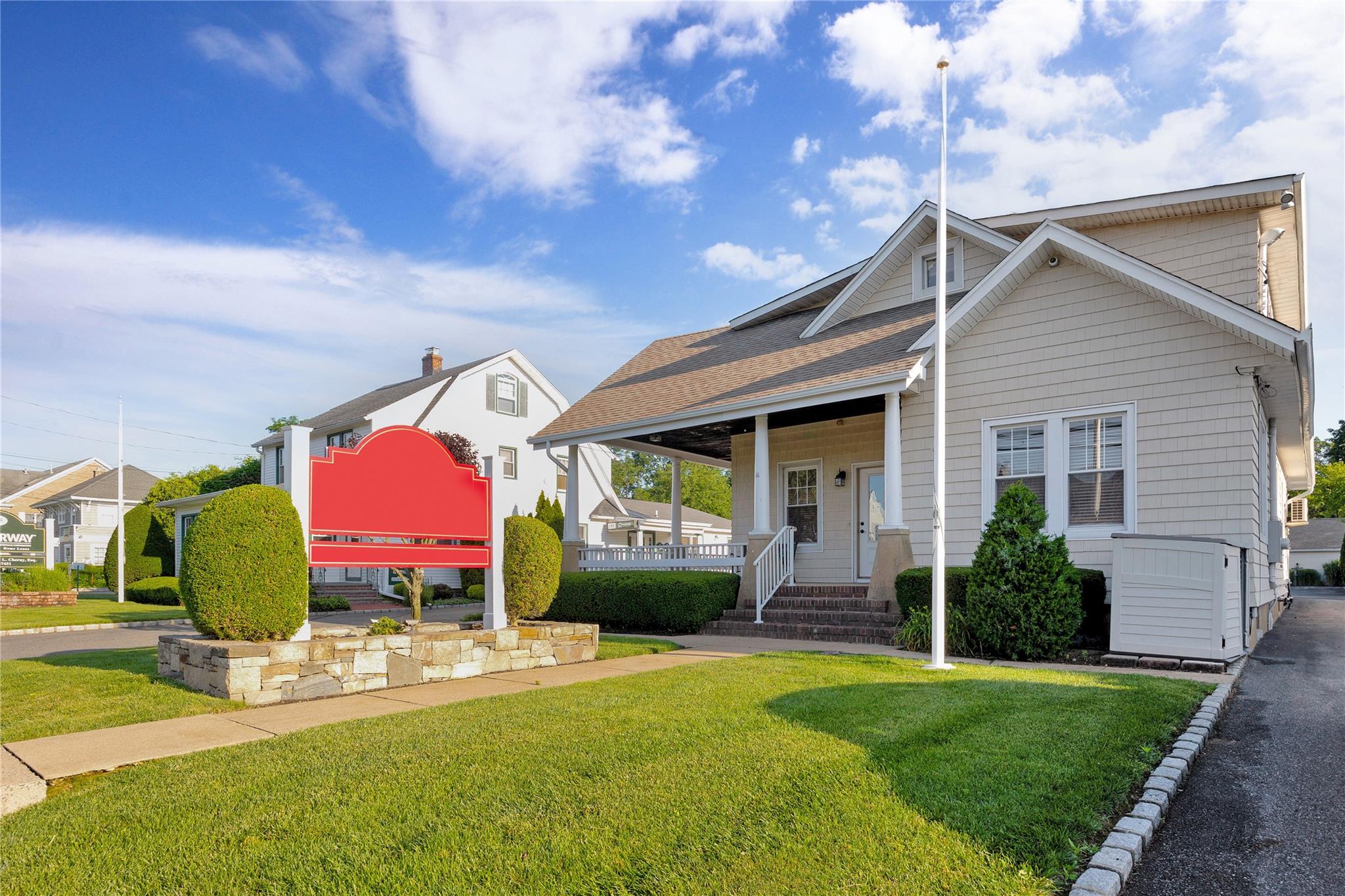 111 Conklin Street, Farmingdale, NY 11735