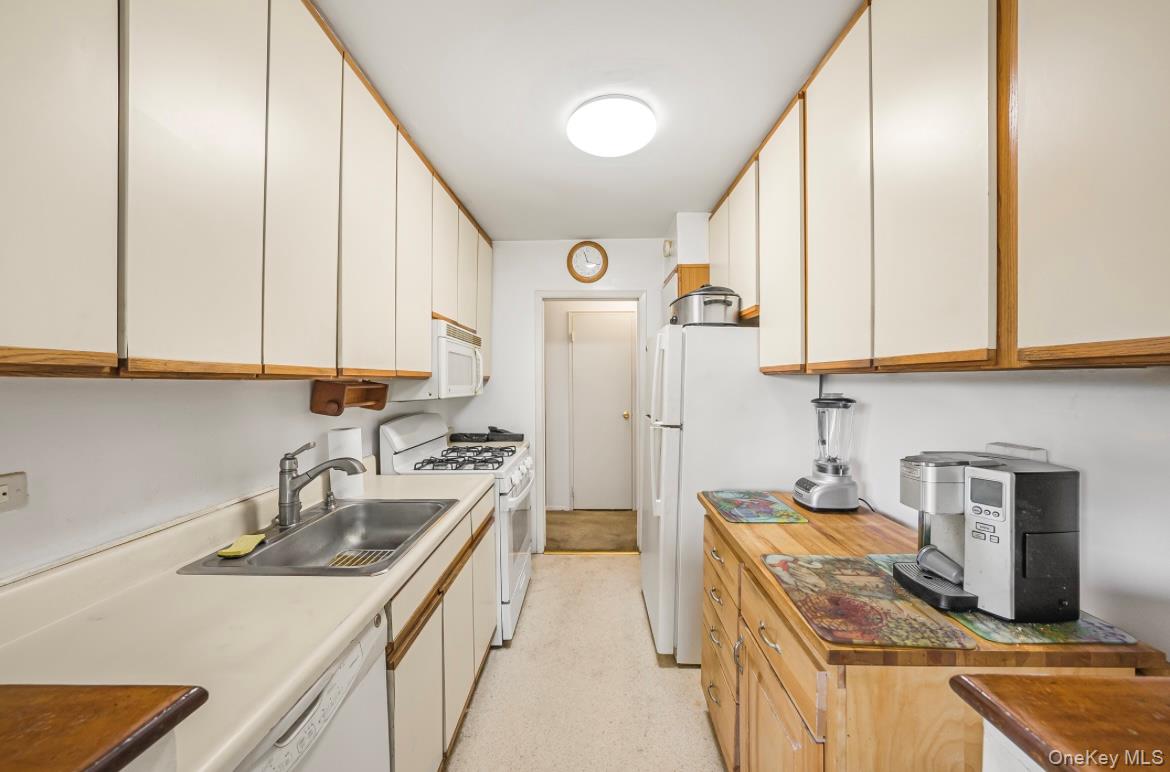 46-01 39th Avenue # 106, Sunnyside, NY 11104