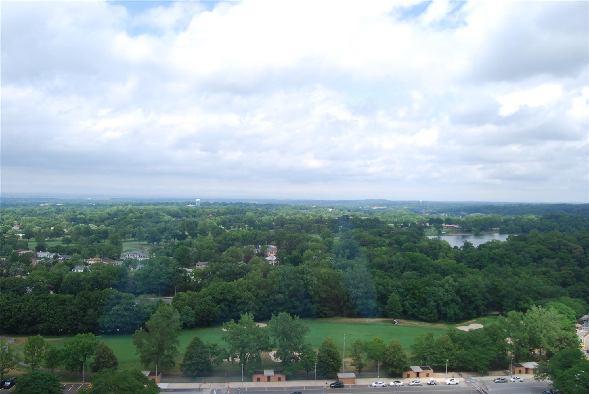 27010 grand central Parkway # 32F, Floral Park, NY 11005