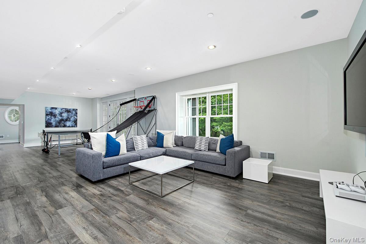 5 Sutton Farm Drive, Chappaqua, NY 10514