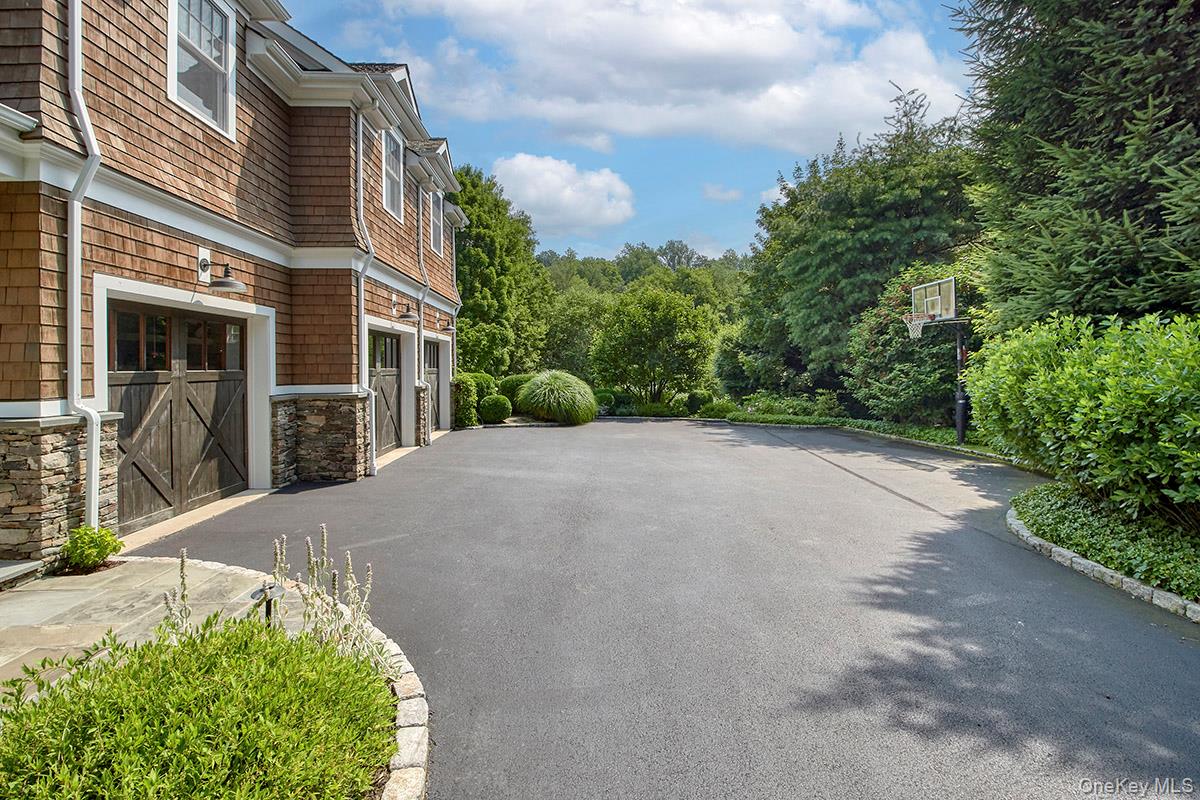 5 Sutton Farm Drive, Chappaqua, NY 10514